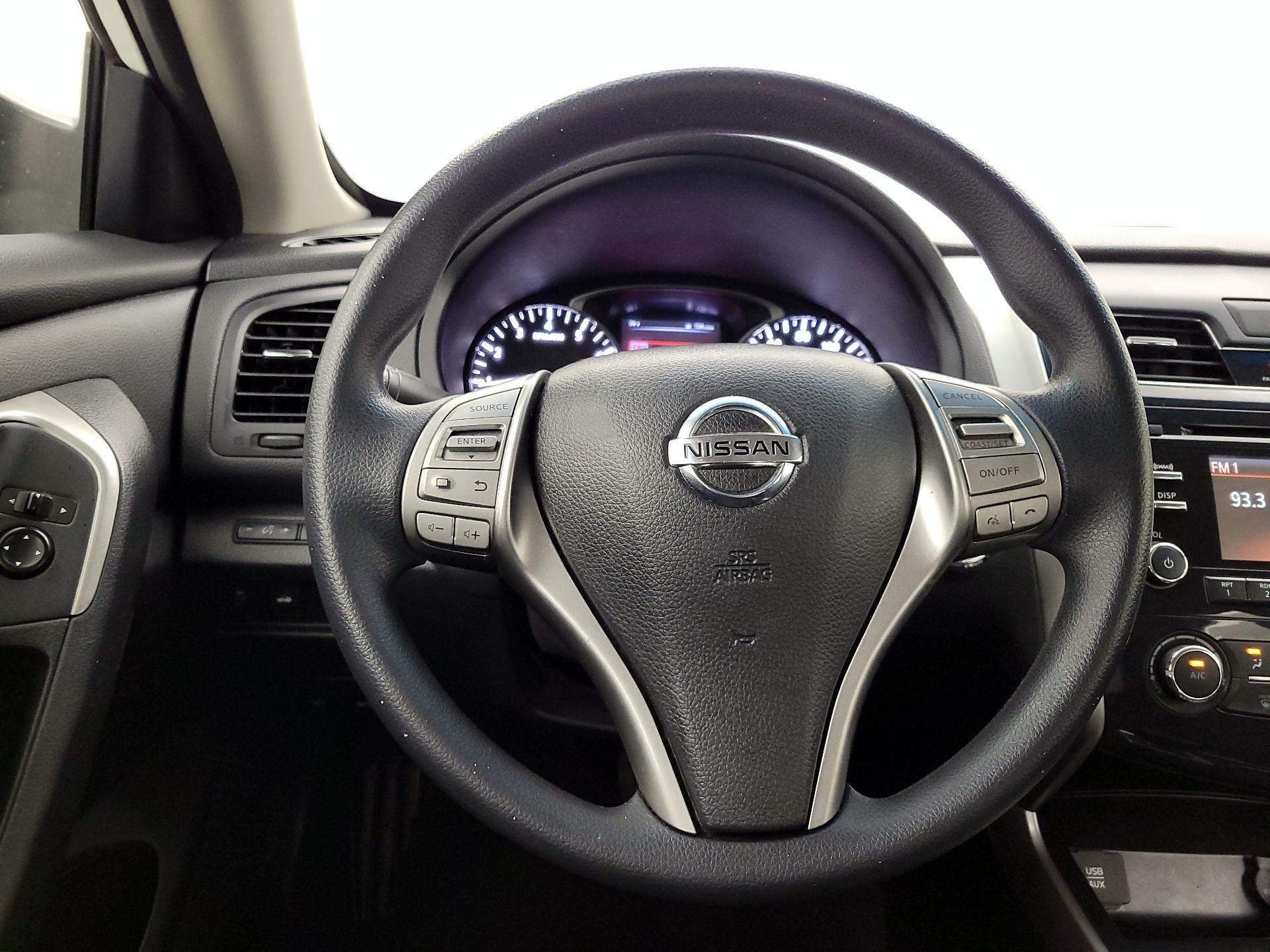 Thumbnail: 2015 Nissan Altima - 10
