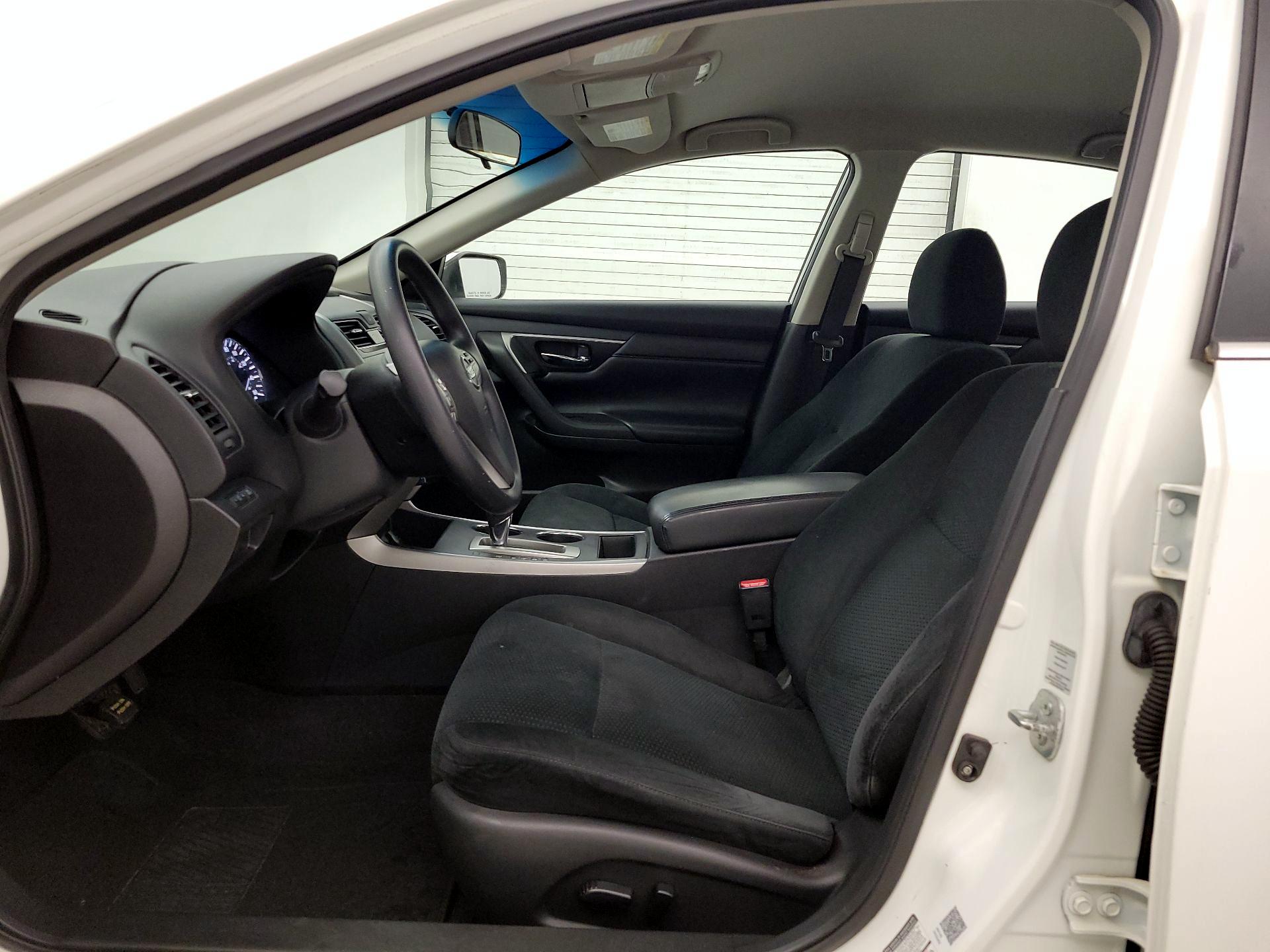 Thumbnail: 2015 Nissan Altima - 11