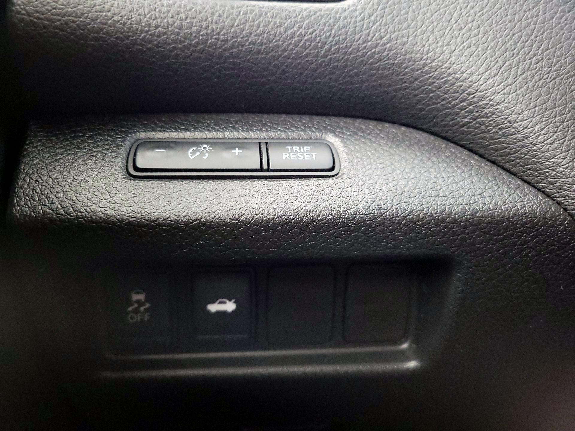 Thumbnail: 2015 Nissan Altima - 13