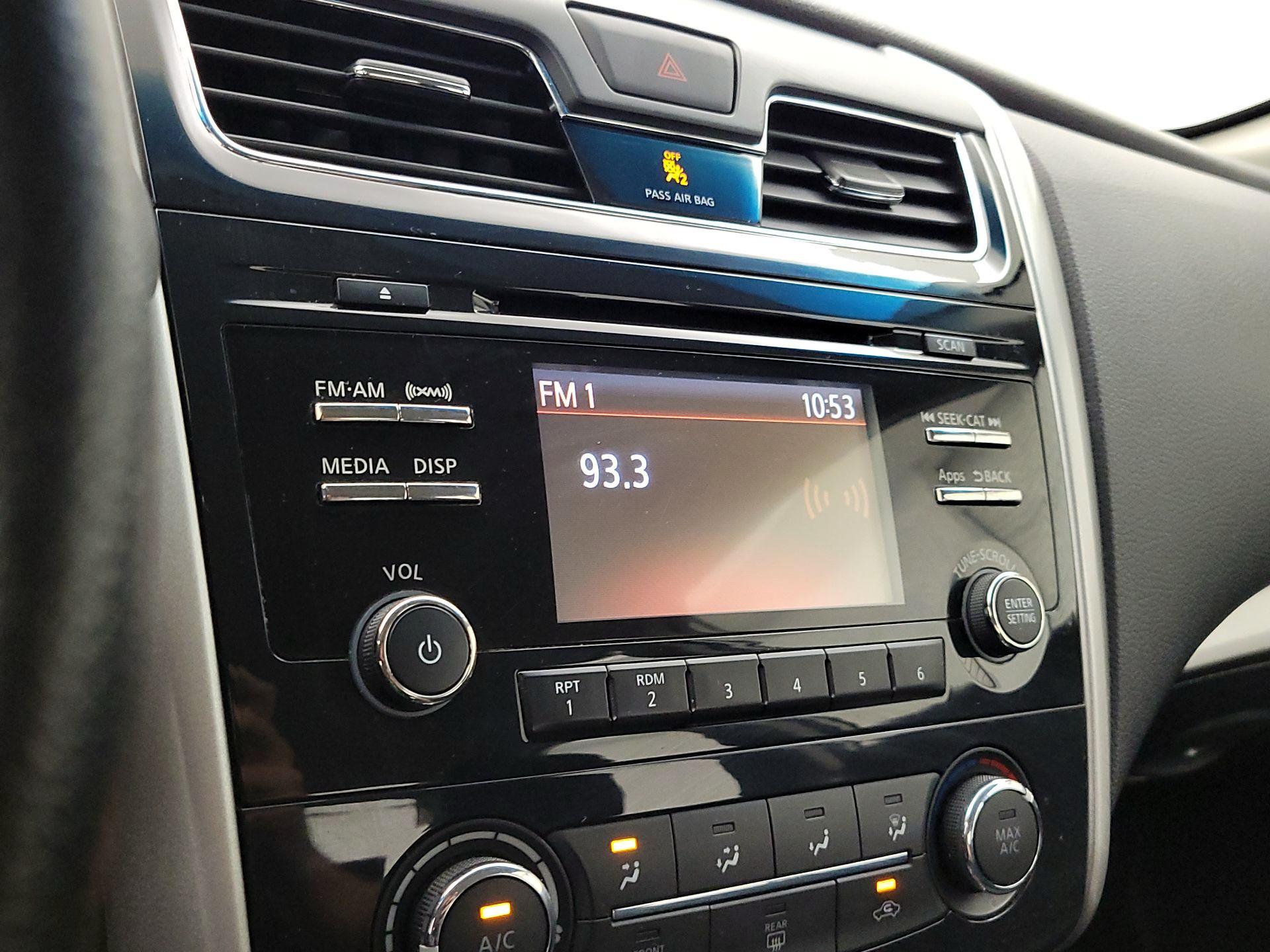 Thumbnail: 2015 Nissan Altima - 15