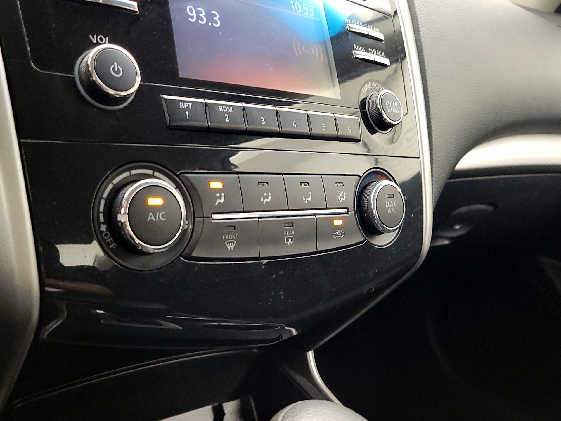Thumbnail: 2015 Nissan Altima - 16