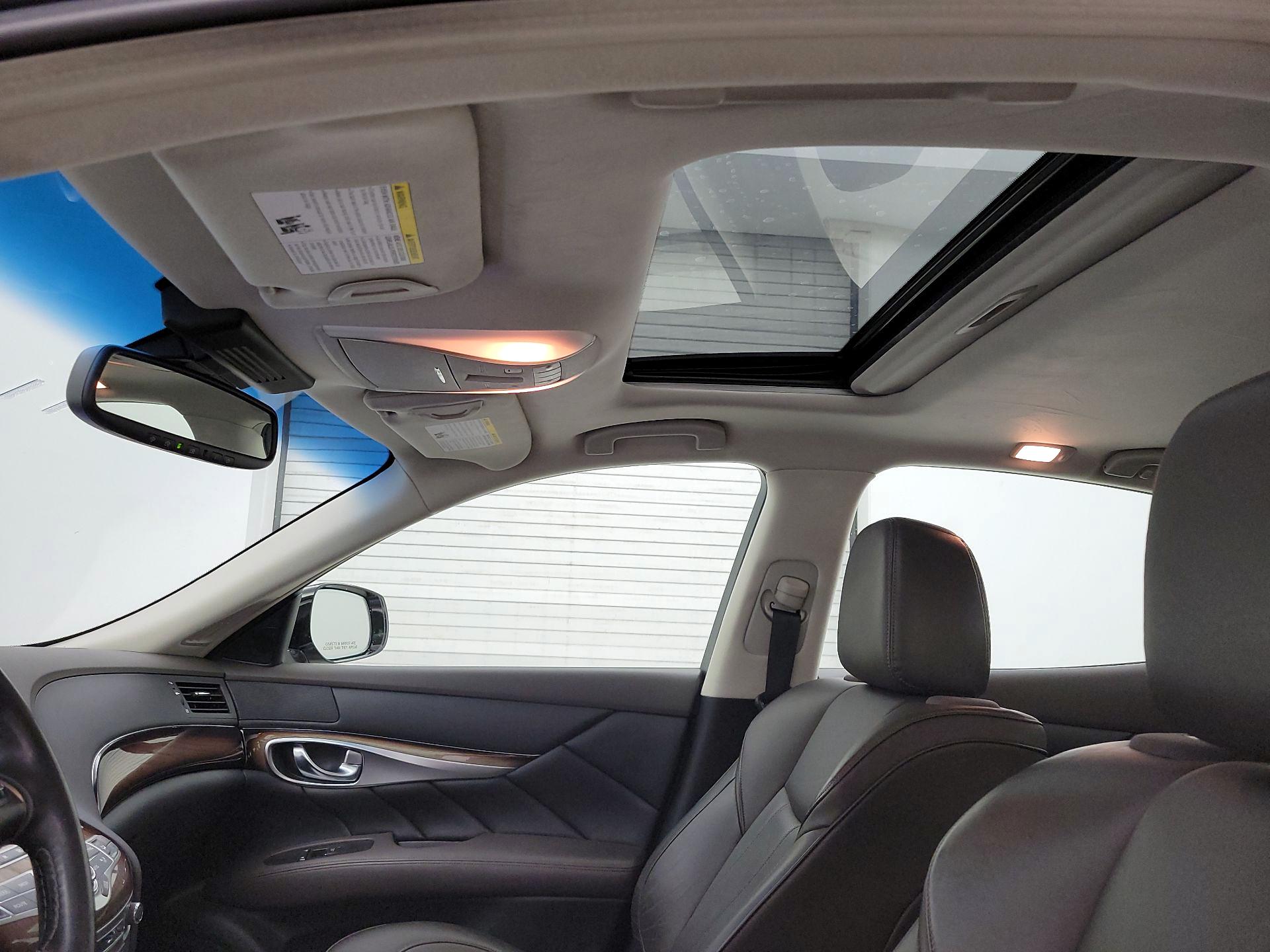 Thumbnail: 2015 INFINITI Q70 - 19