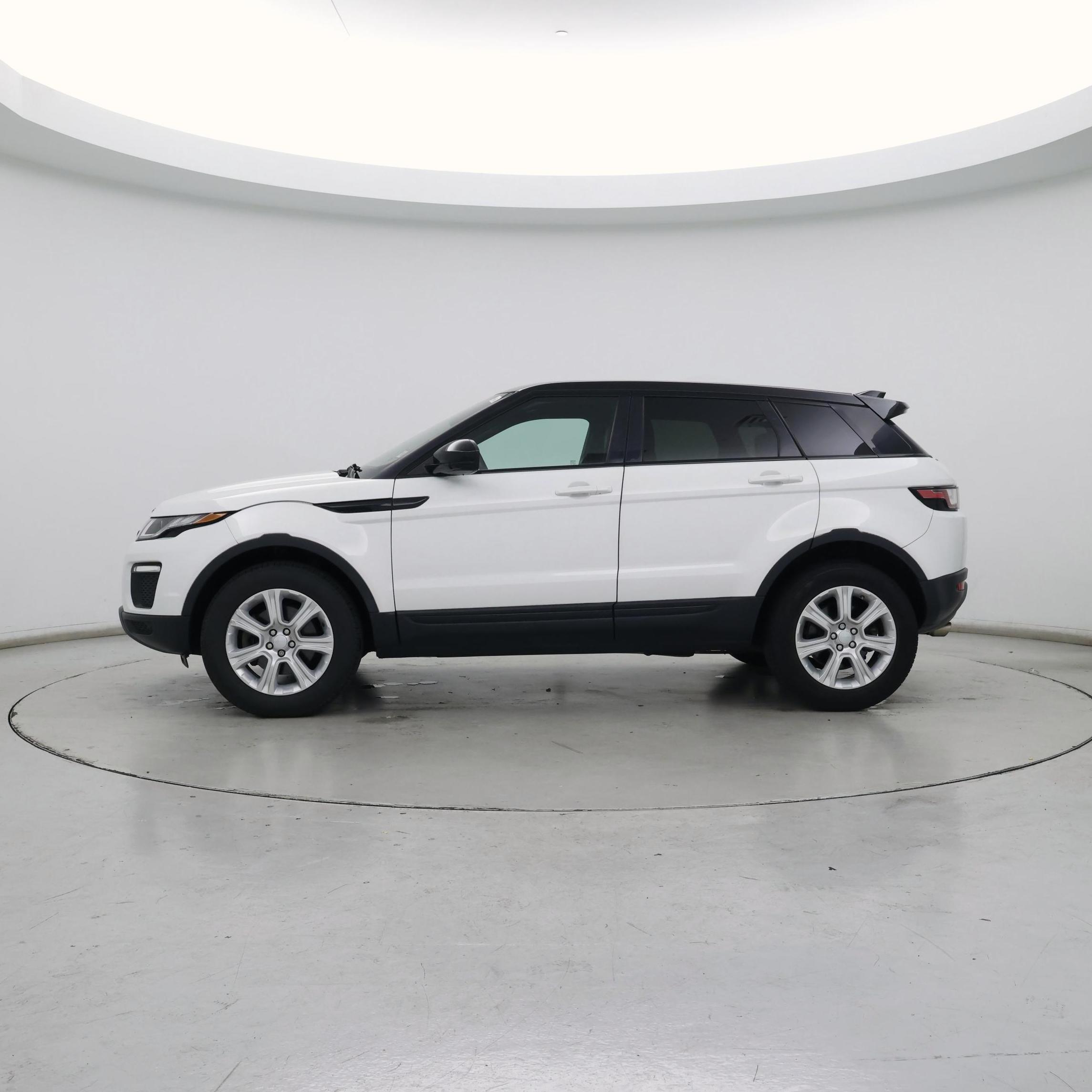 Thumbnail: 2017 Land Rover Range Rover Evoque - 3