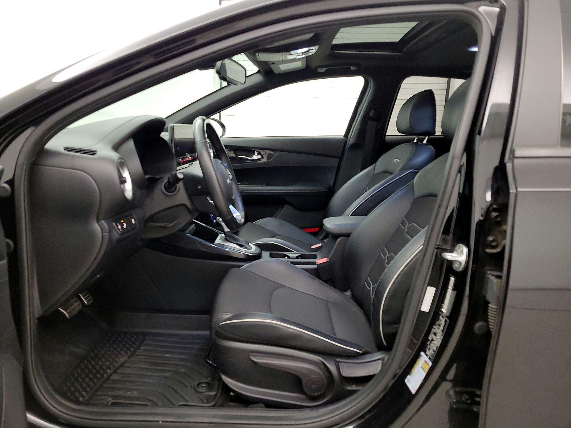 Thumbnail: 2022 Kia Forte - 11