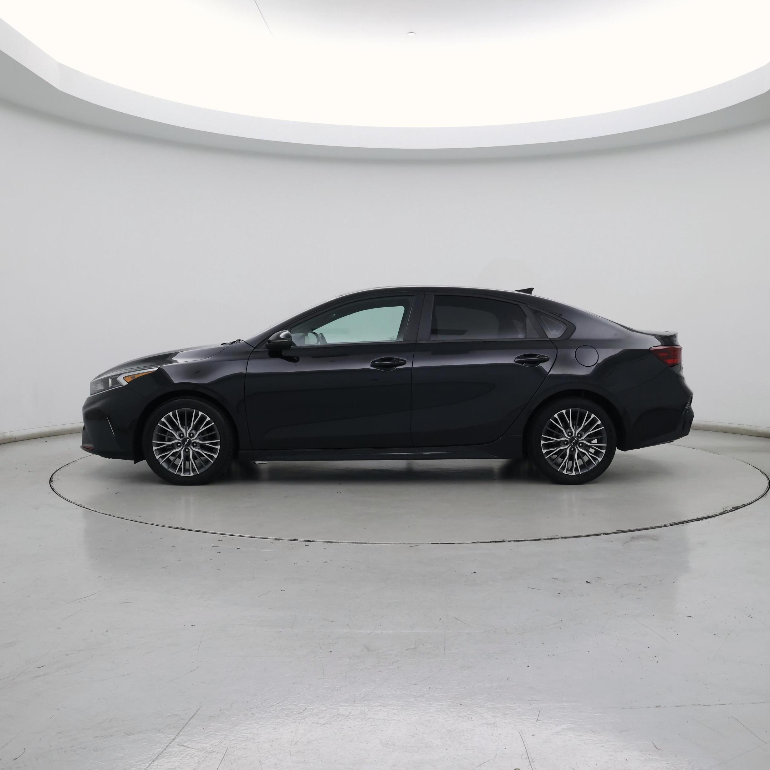 Thumbnail: 2022 Kia Forte - 3