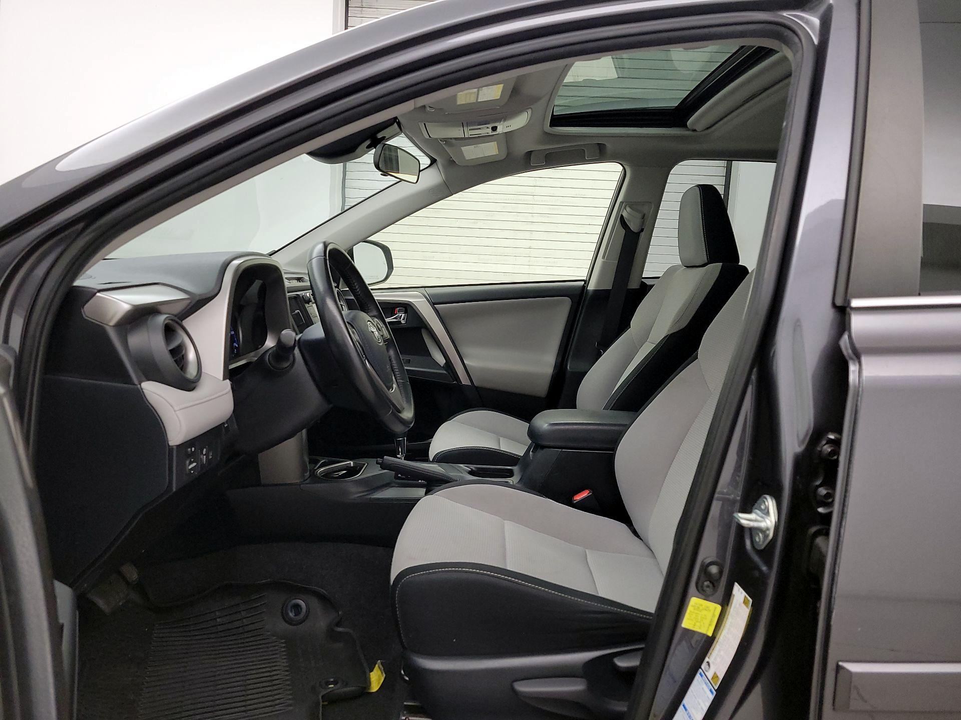 Thumbnail: 2018 Toyota RAV4 - 11