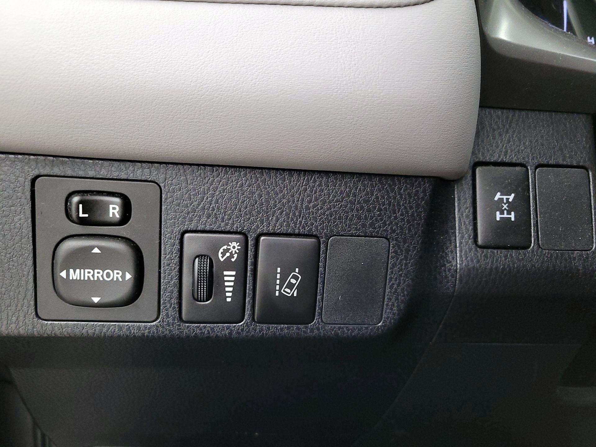 Thumbnail: 2018 Toyota RAV4 - 13