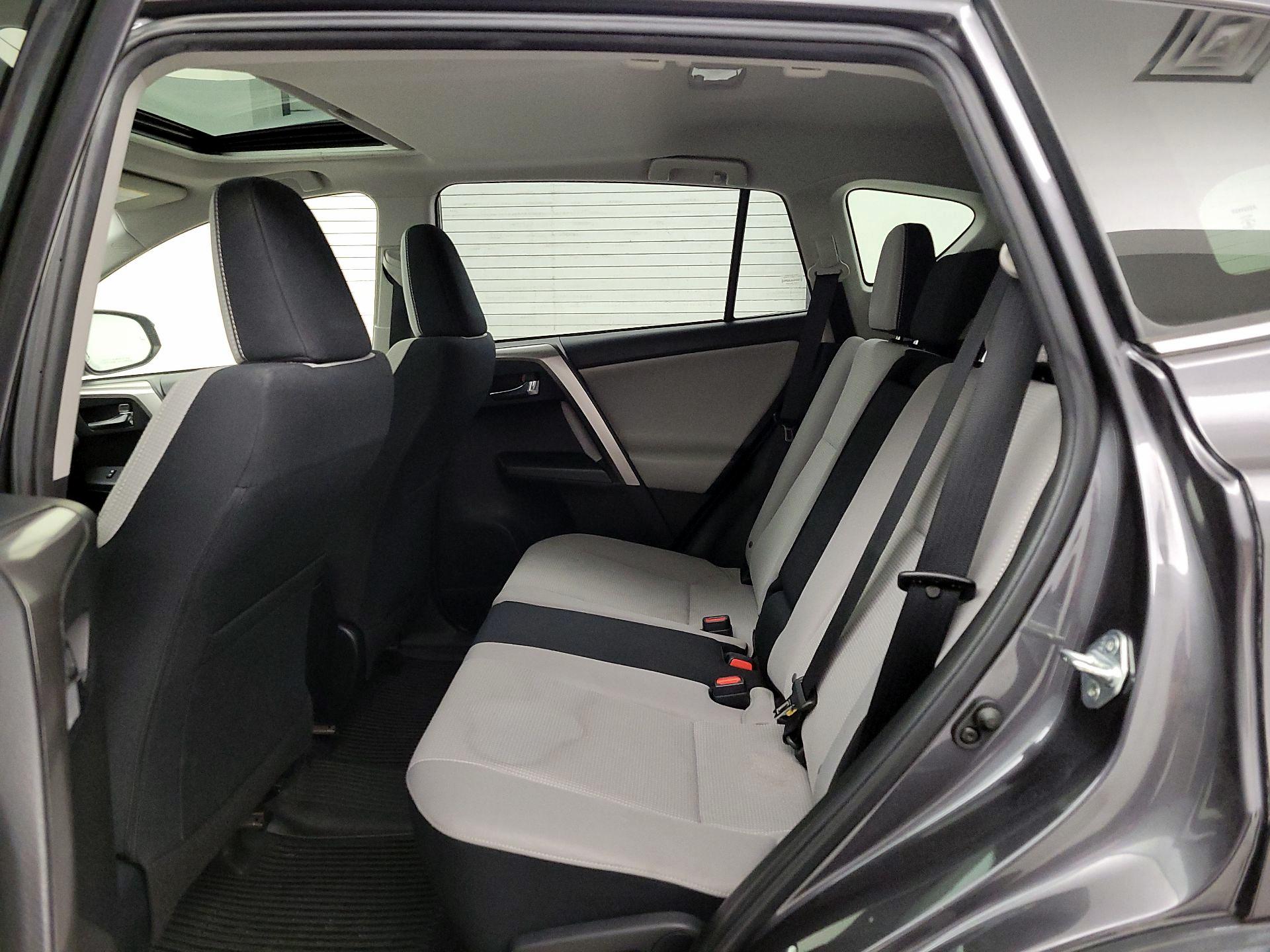 Thumbnail: 2018 Toyota RAV4 - 20