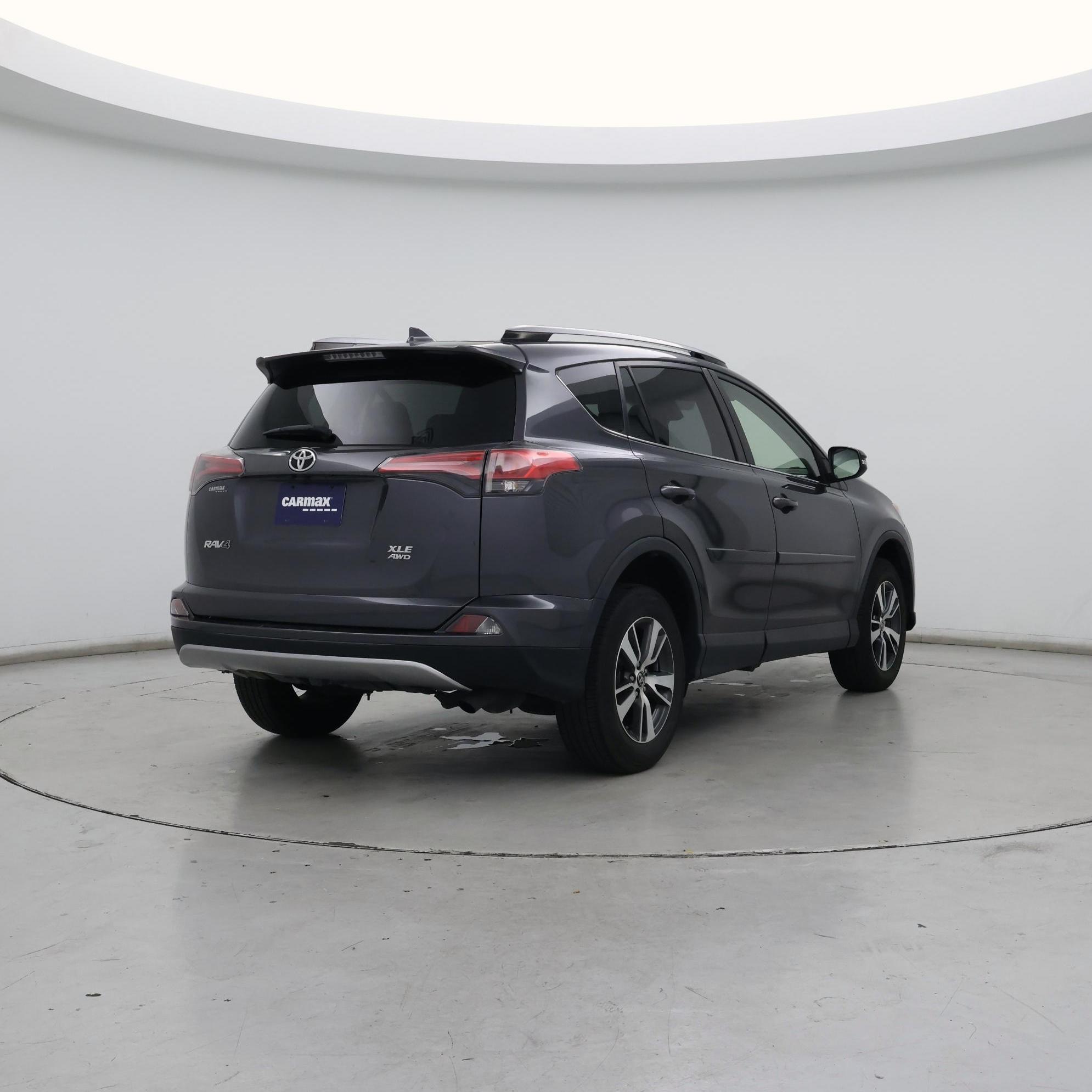 Thumbnail: 2018 Toyota RAV4 - 8