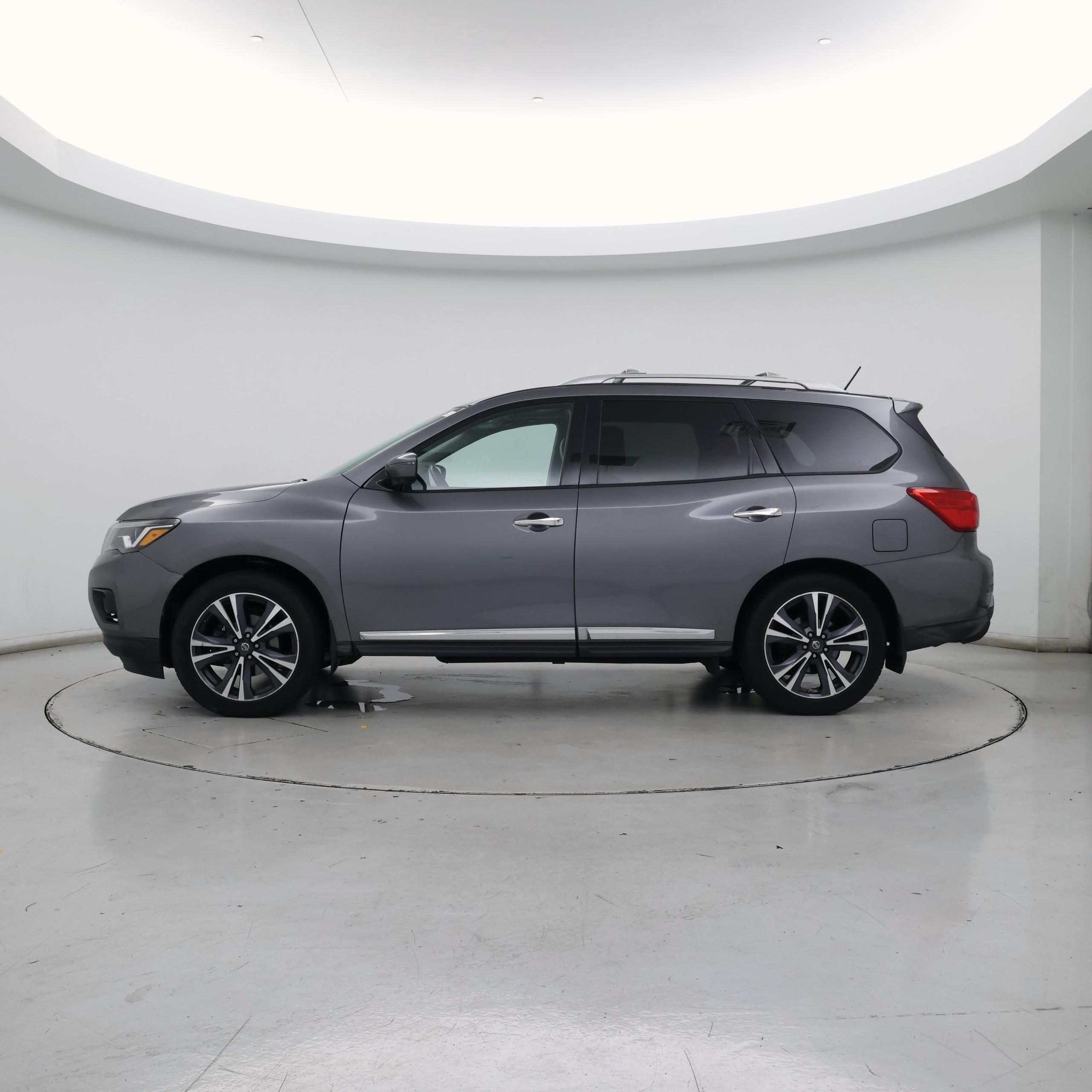 Thumbnail: 2018 Nissan Pathfinder - 3