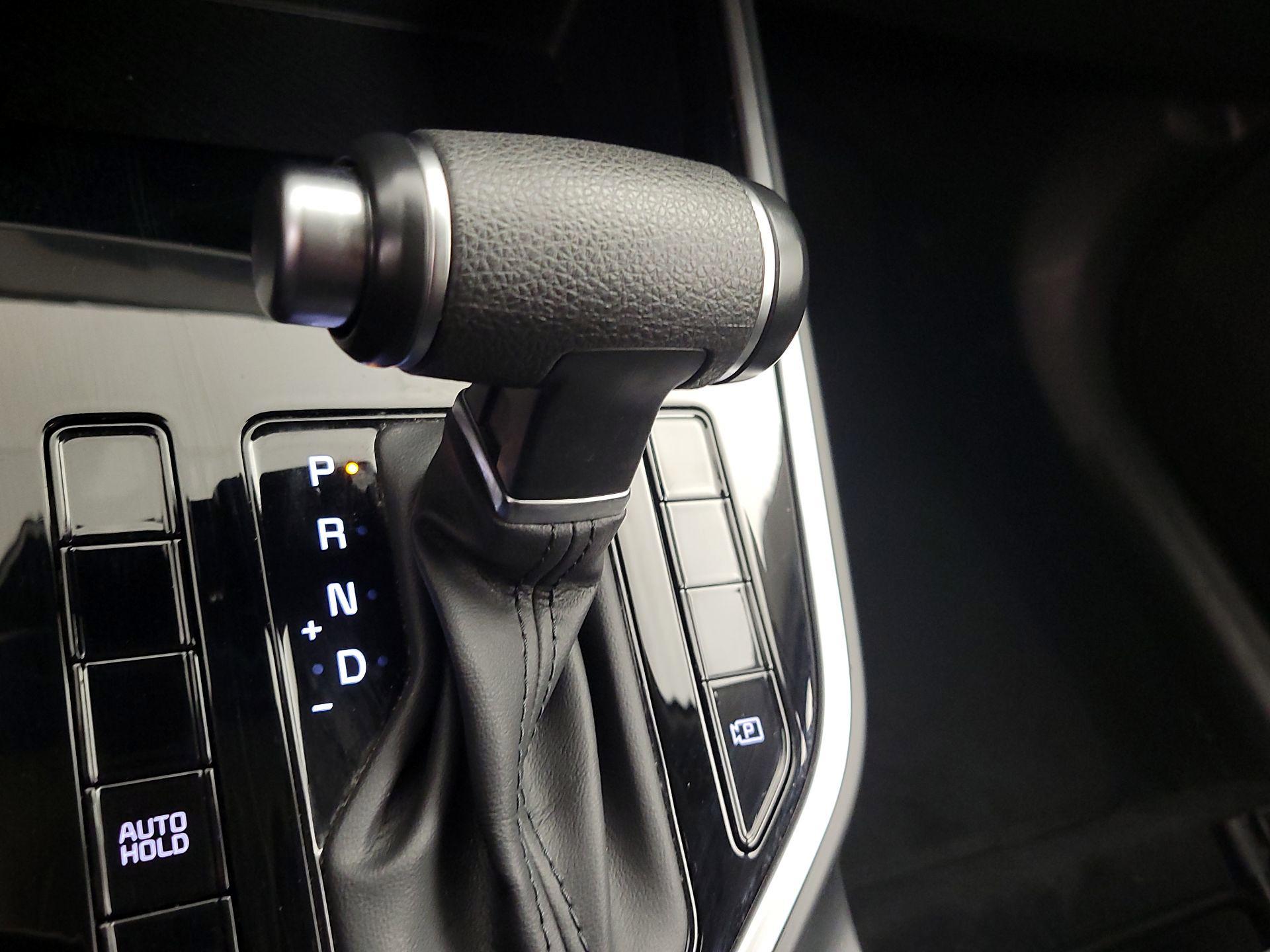 Thumbnail: 2023 Kia Niro - 16