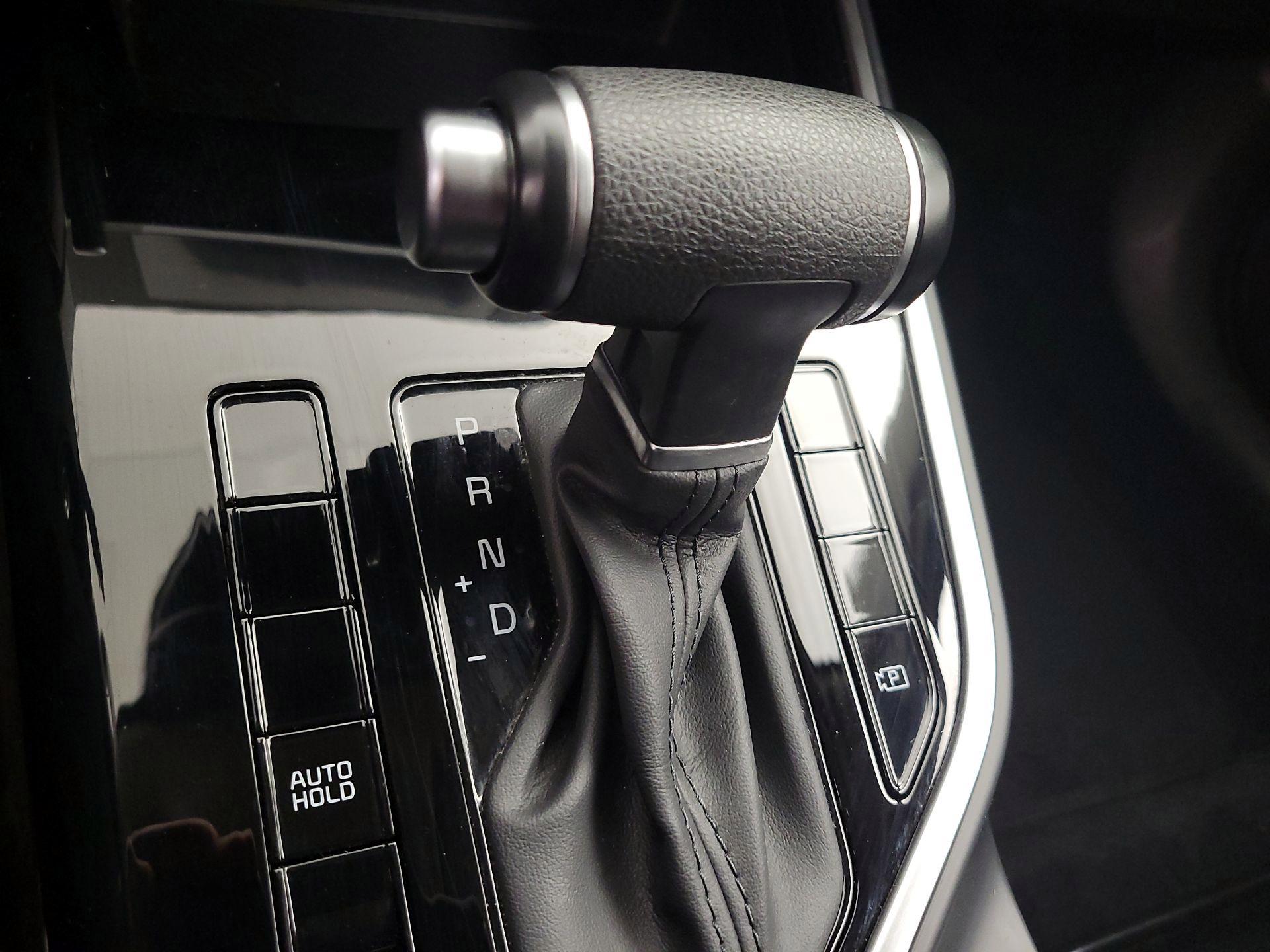 Thumbnail: 2023 Kia Niro - 17