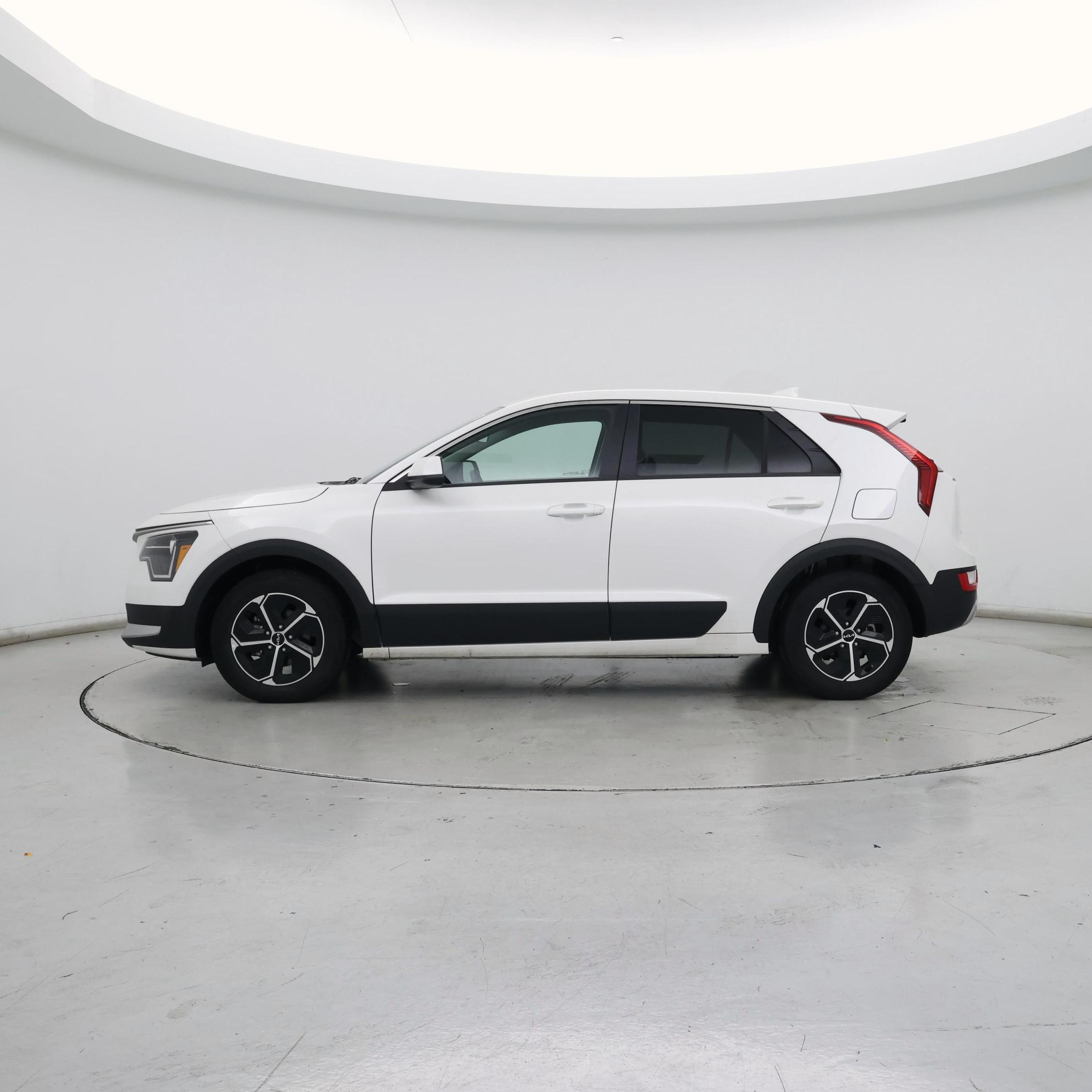 Thumbnail: 2023 Kia Niro - 3