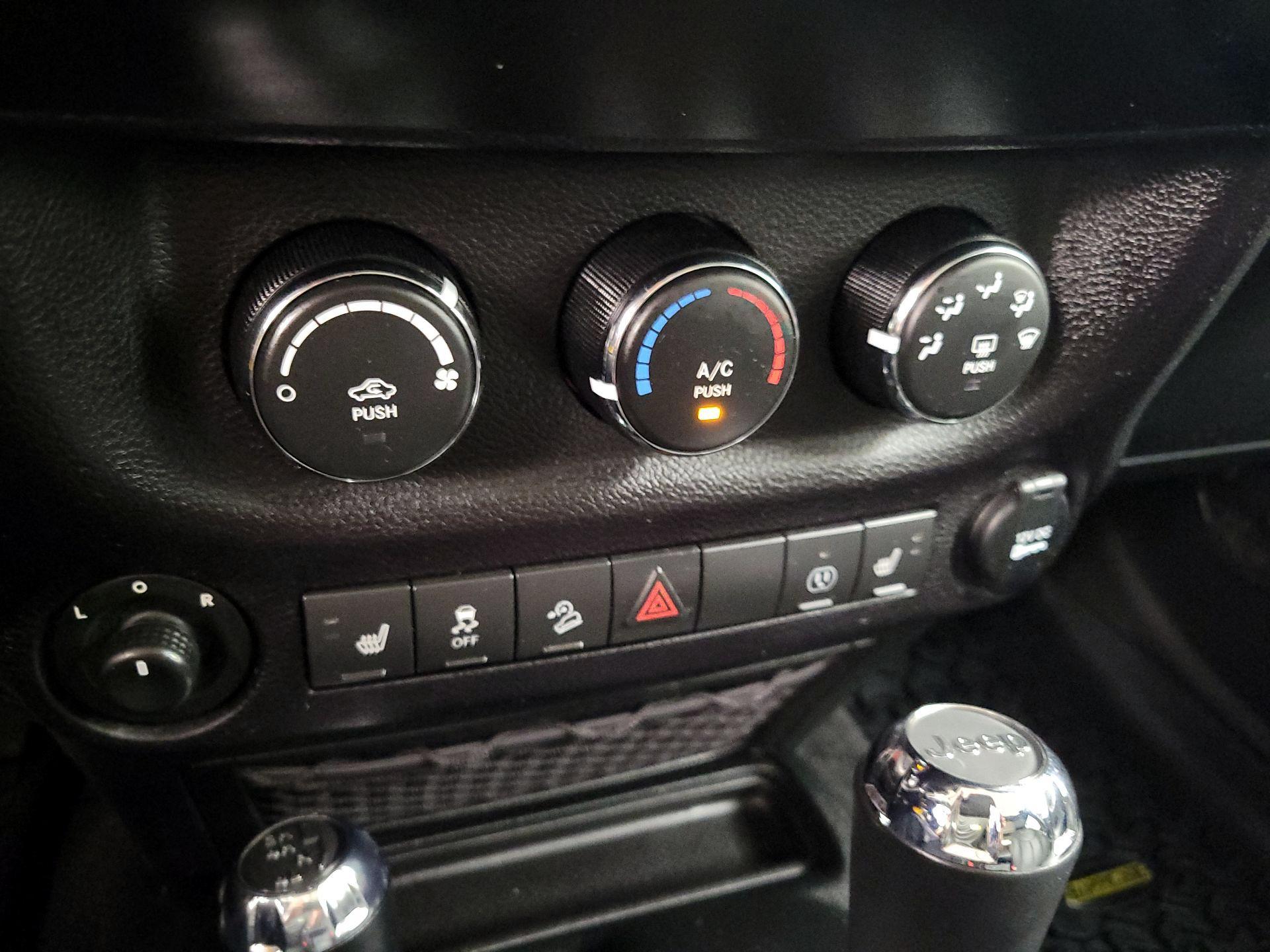 Thumbnail: 2017 Jeep Wrangler - 15