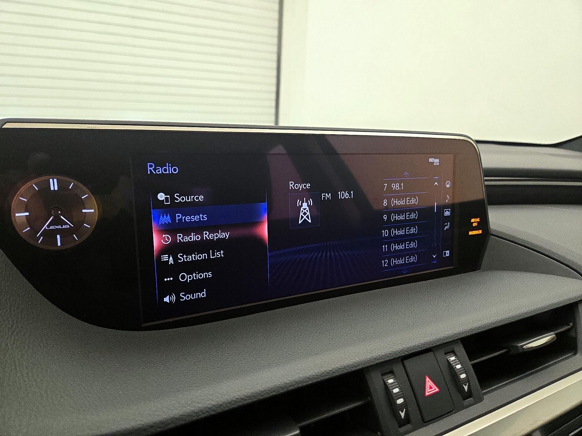 Thumbnail: 2021 Lexus ES - 16