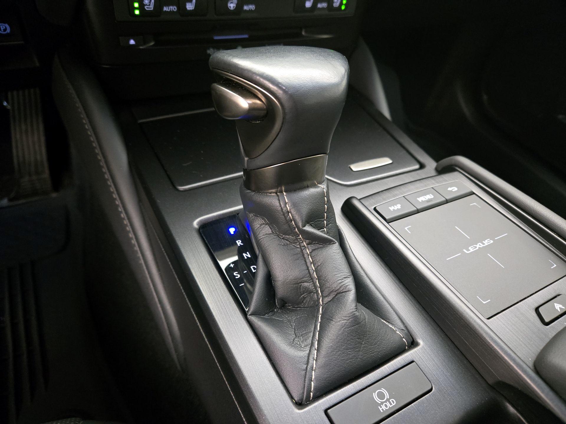 Thumbnail: 2021 Lexus ES - 18