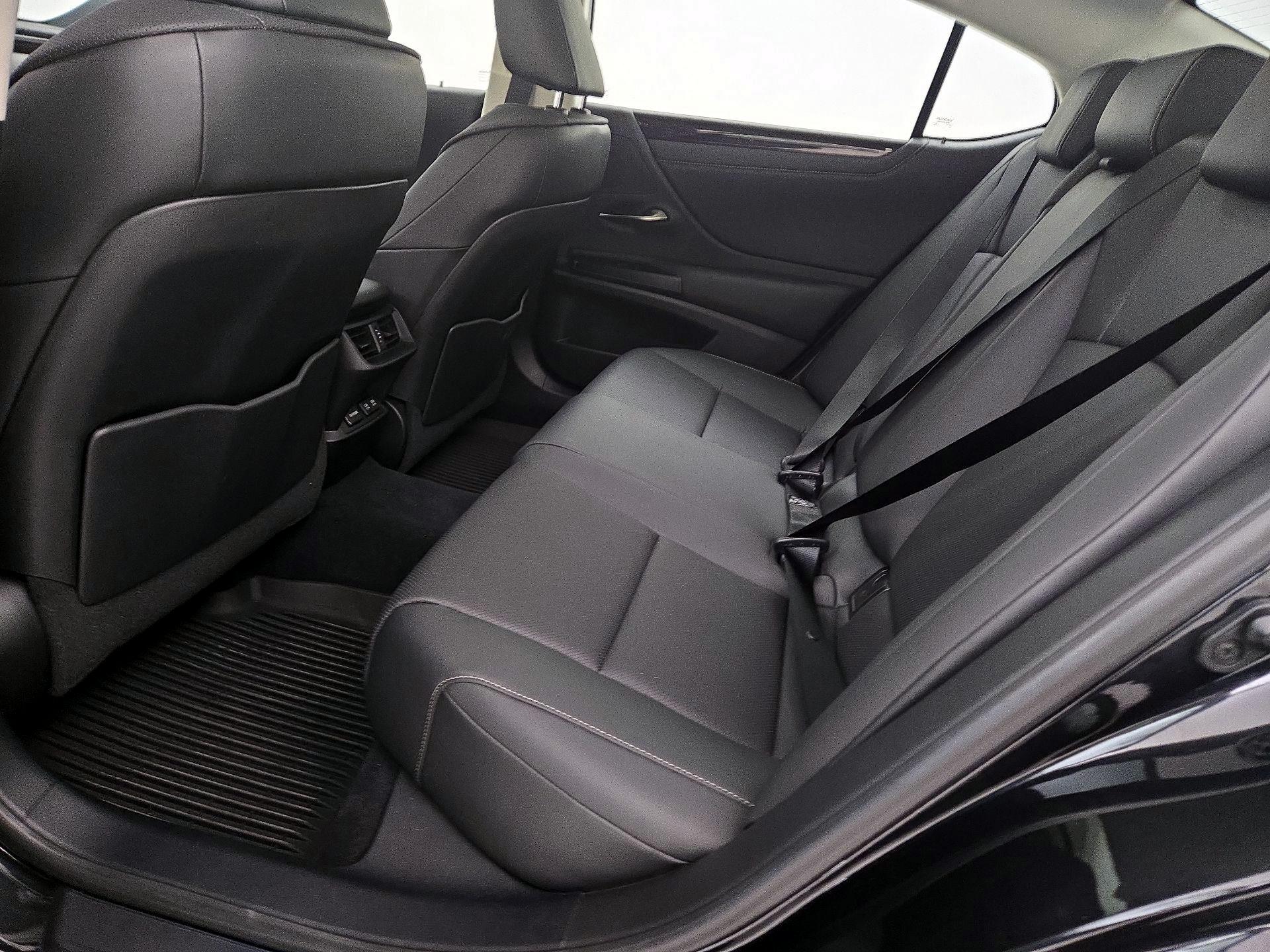 Thumbnail: 2021 Lexus ES - 20