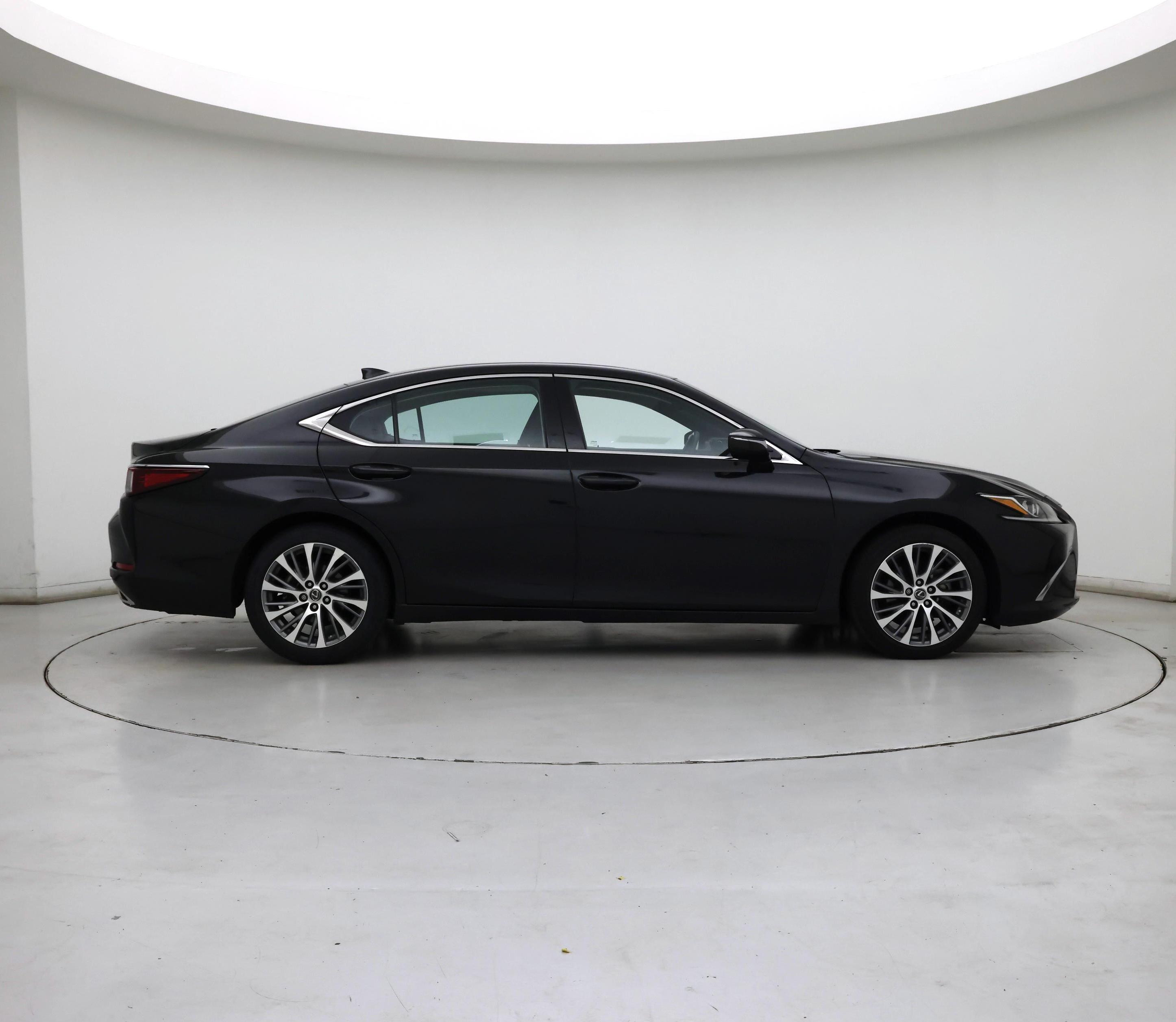 Thumbnail: 2021 Lexus ES - 7