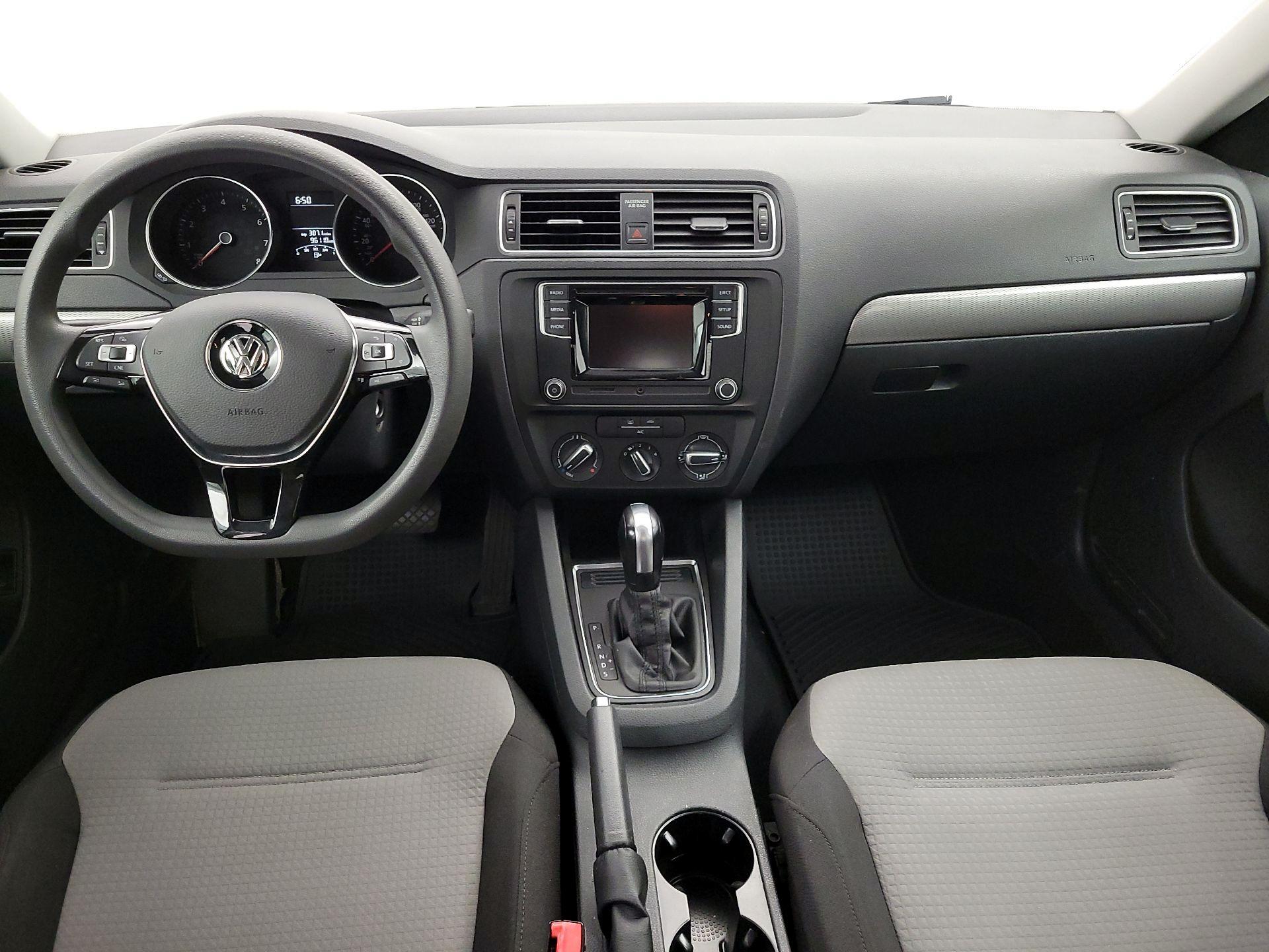 Thumbnail: 2017 Volkswagen Jetta - 9