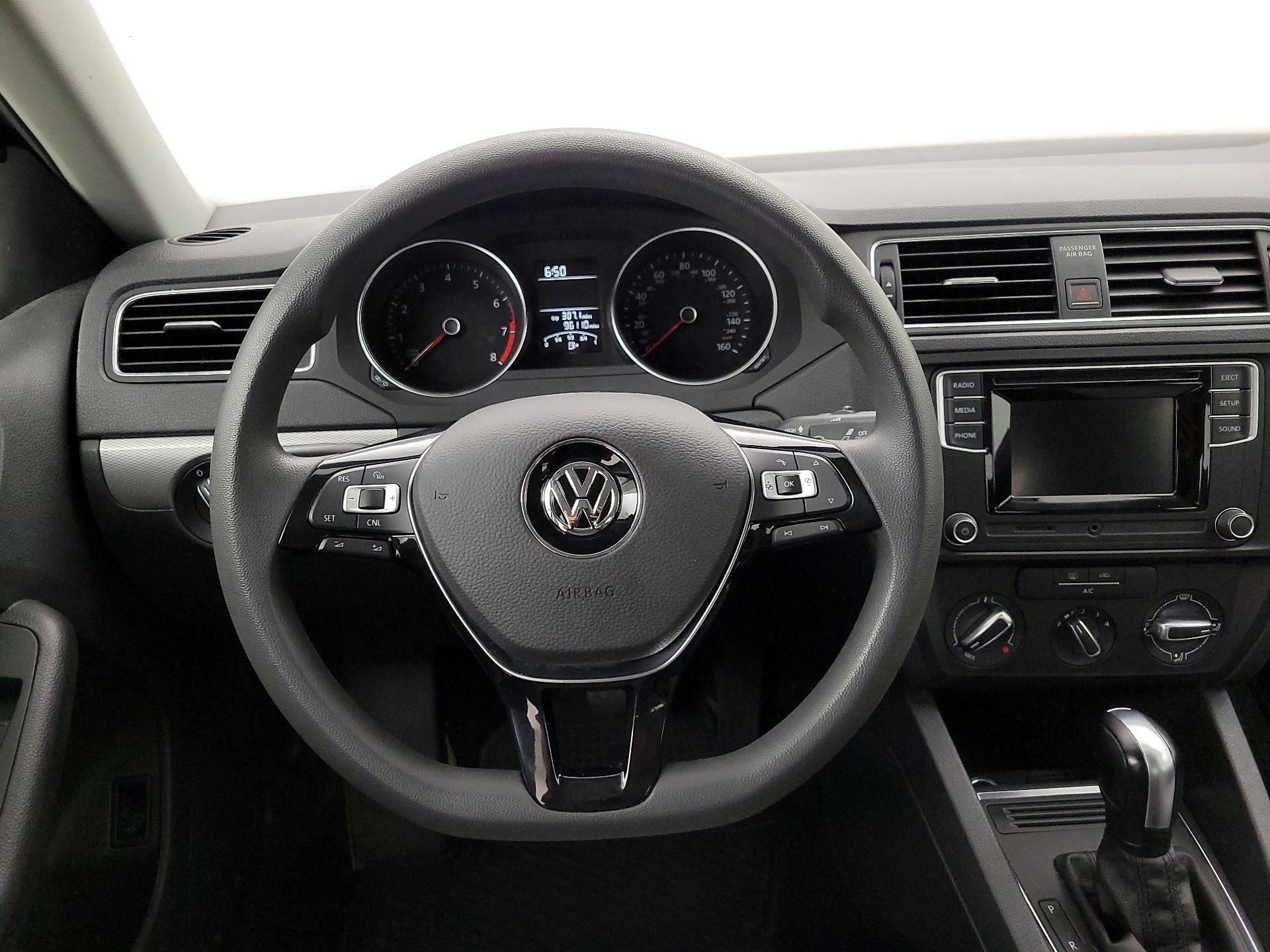 Thumbnail: 2017 Volkswagen Jetta - 10