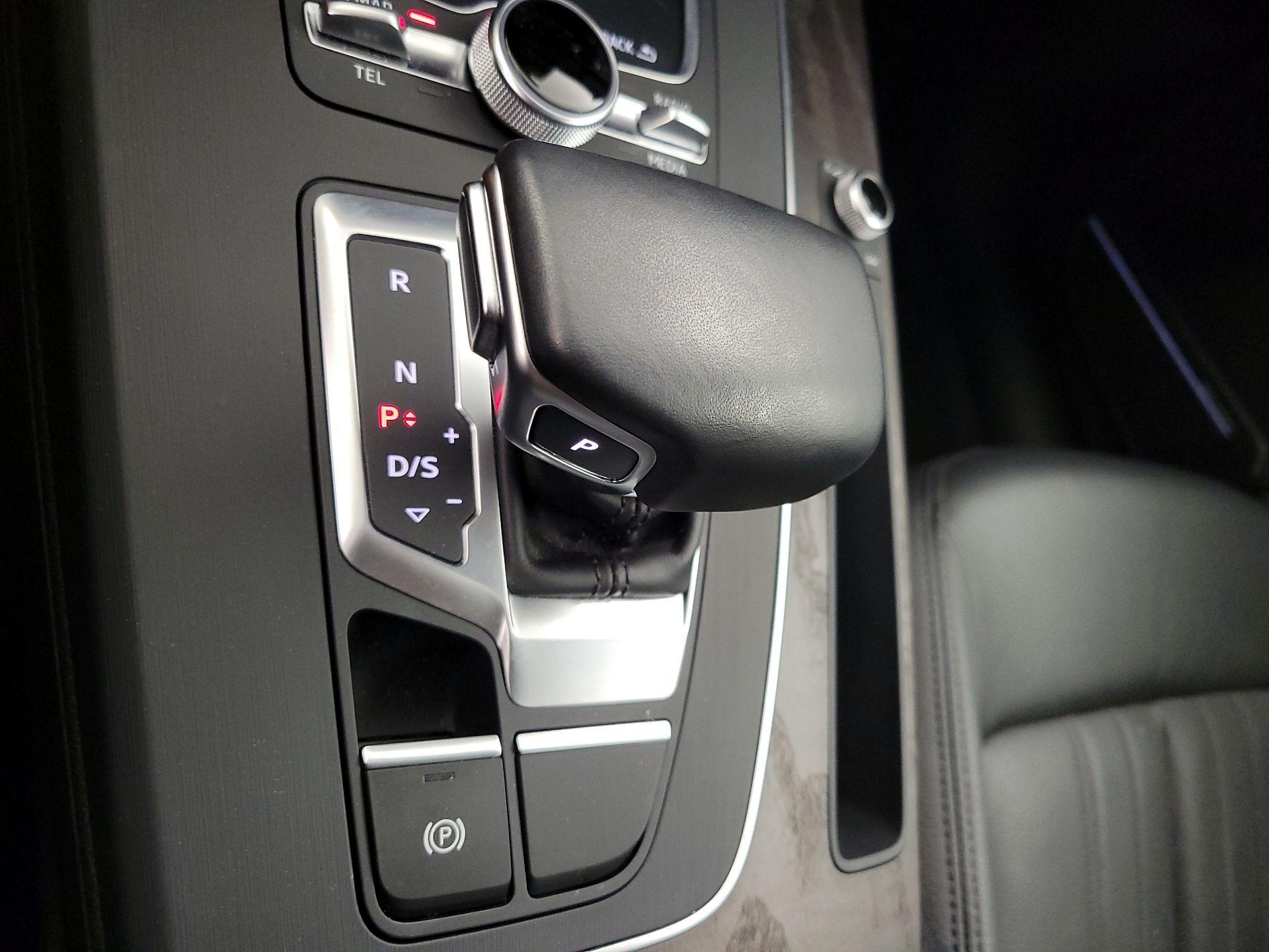Thumbnail: 2018 Audi Q5 - 18