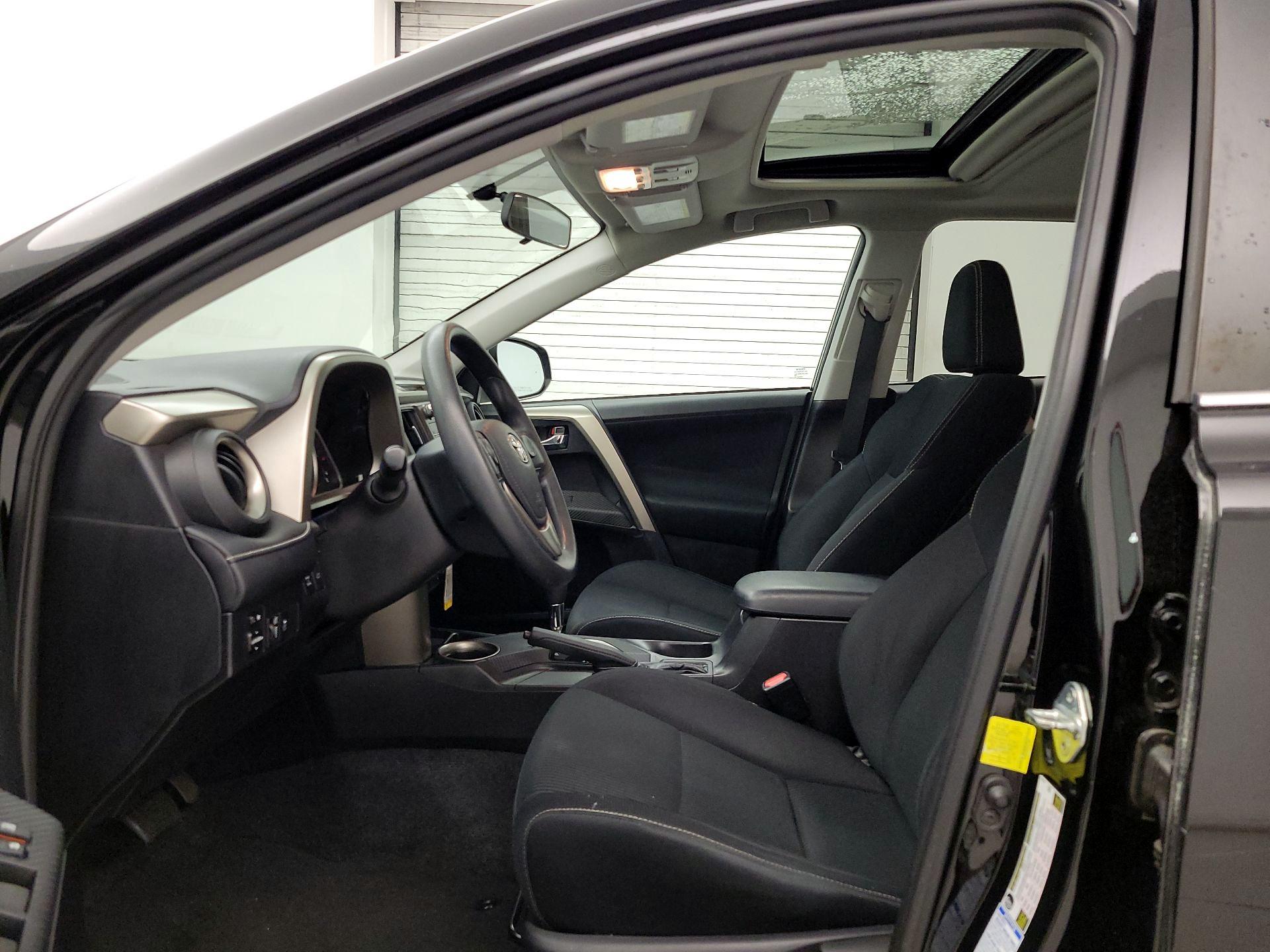 Thumbnail: 2015 Toyota RAV4 - 11