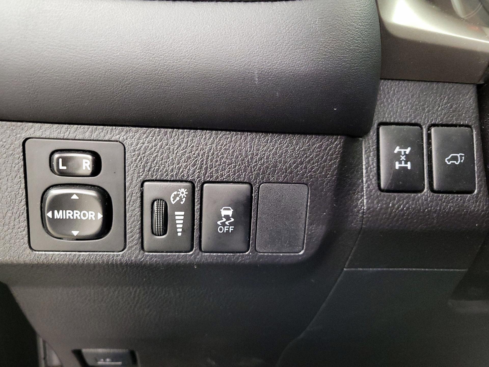 Thumbnail: 2015 Toyota RAV4 - 13