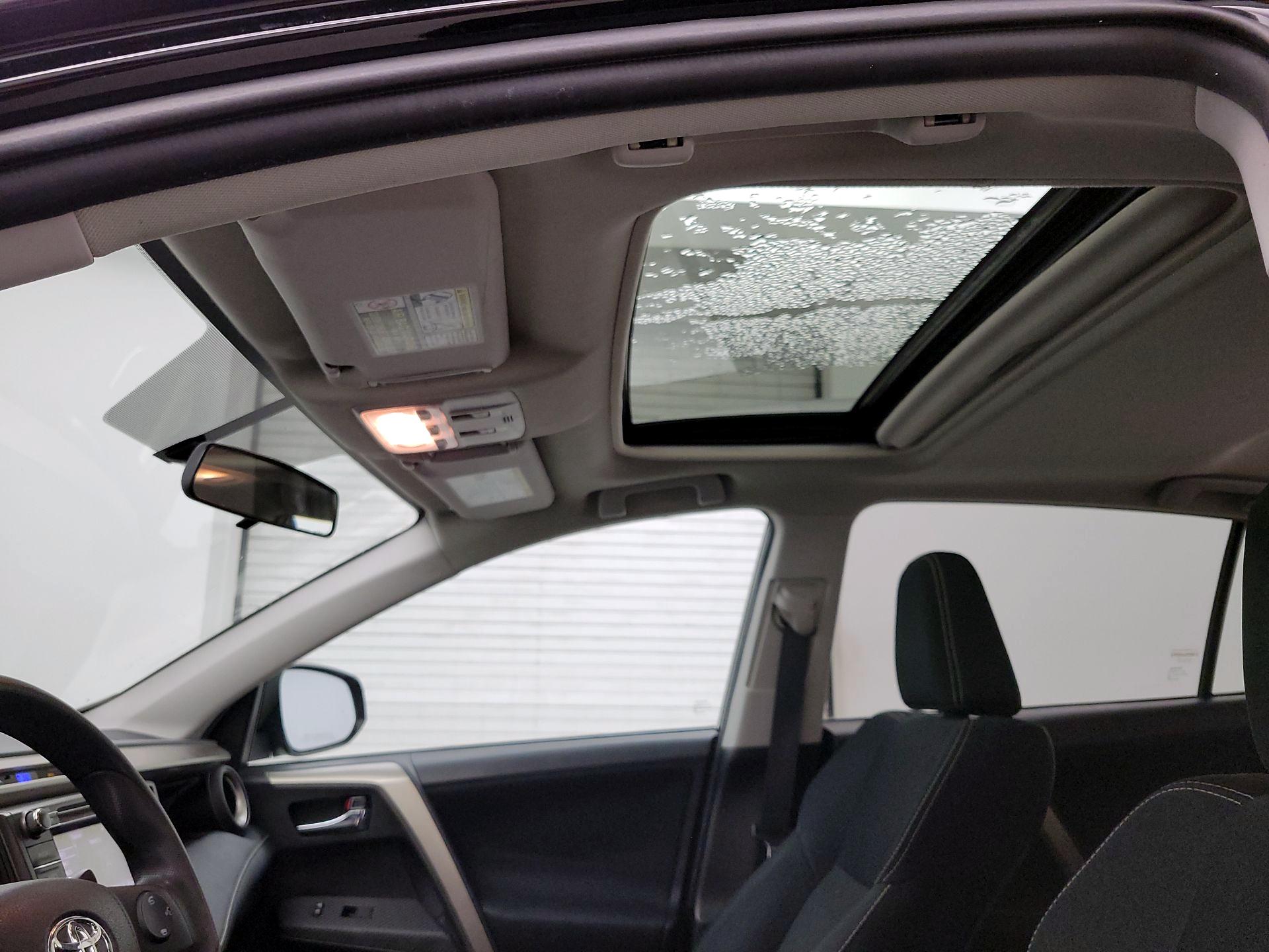 Thumbnail: 2015 Toyota RAV4 - 19