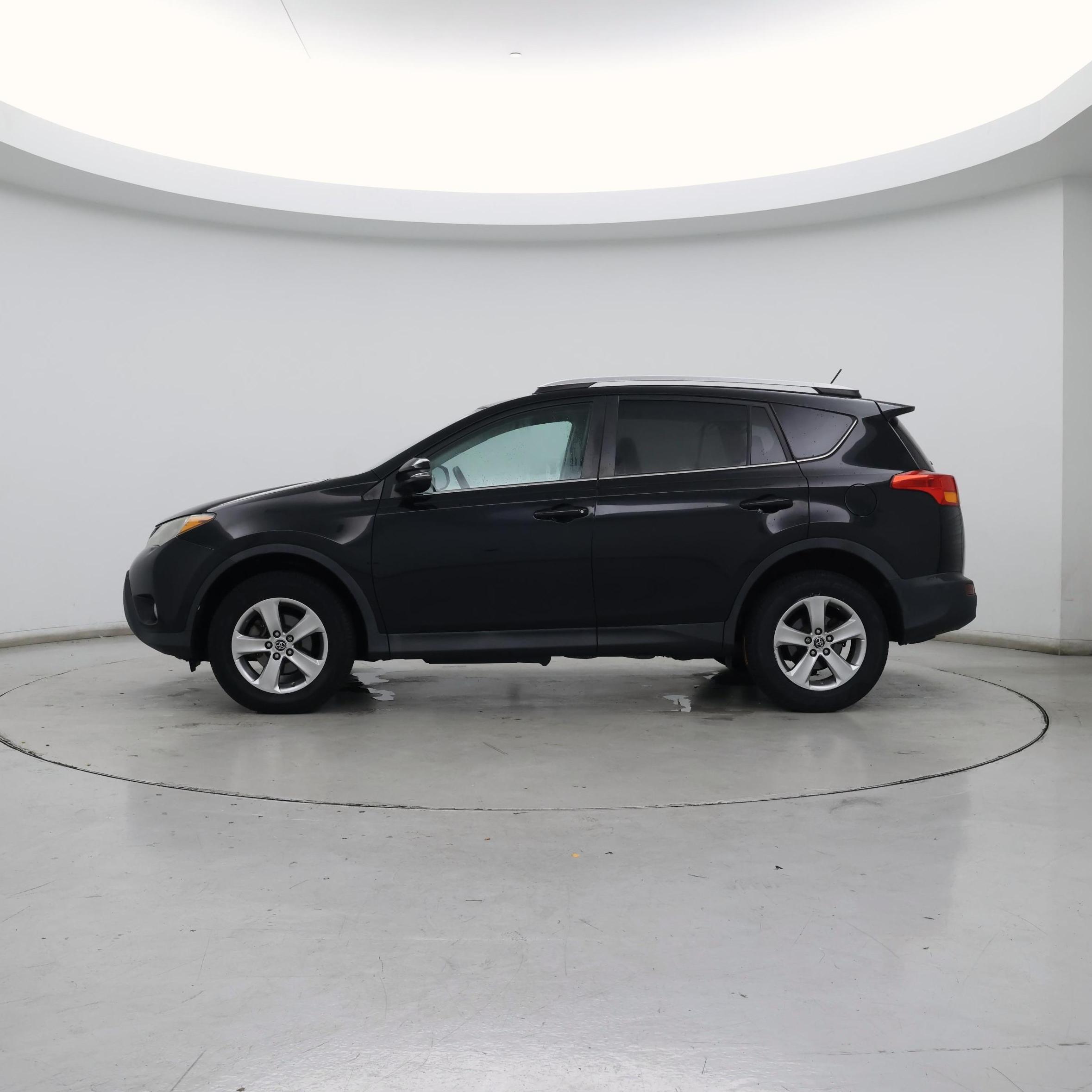 Thumbnail: 2015 Toyota RAV4 - 3