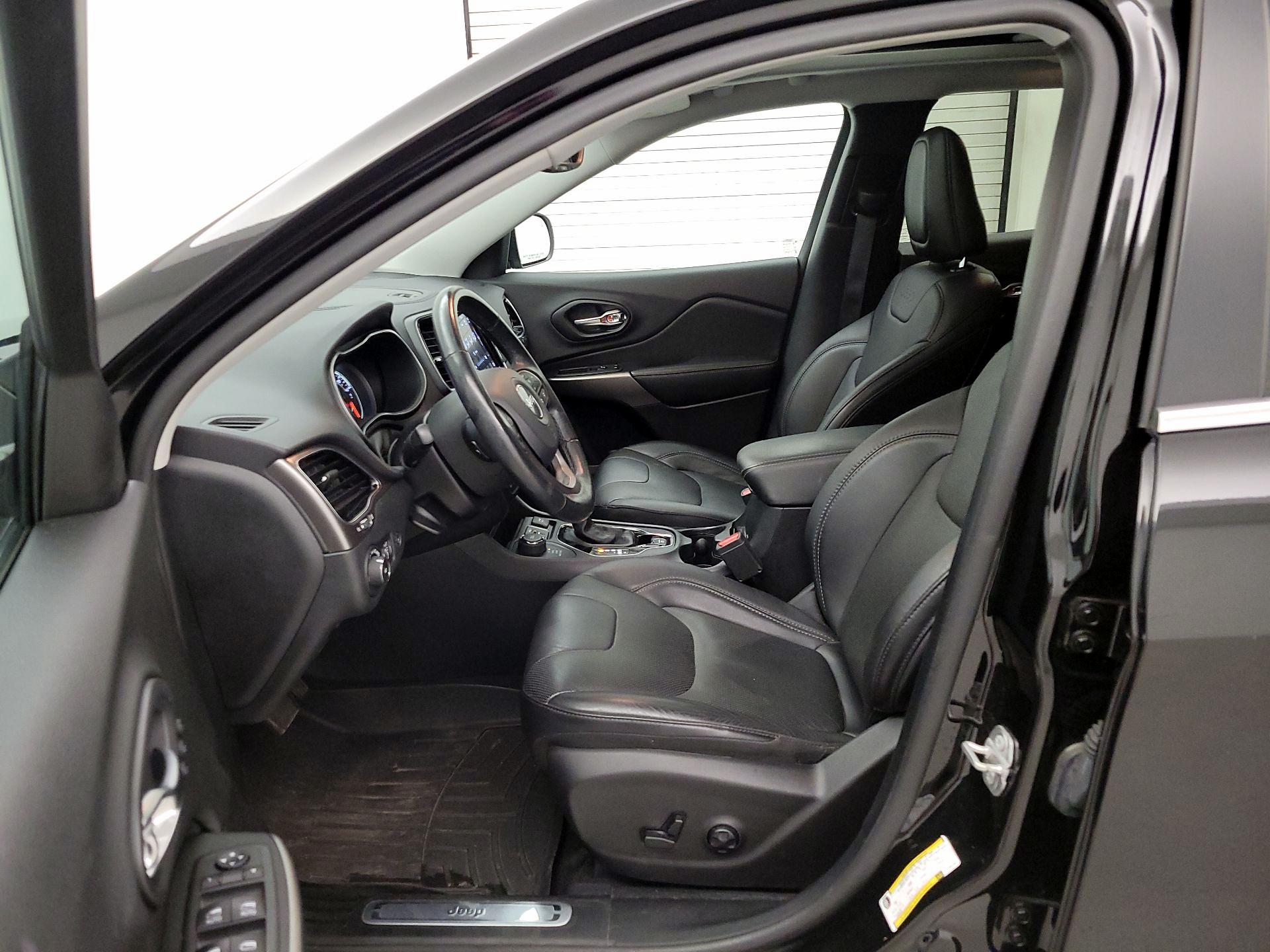 Thumbnail: 2020 Jeep Cherokee - 11