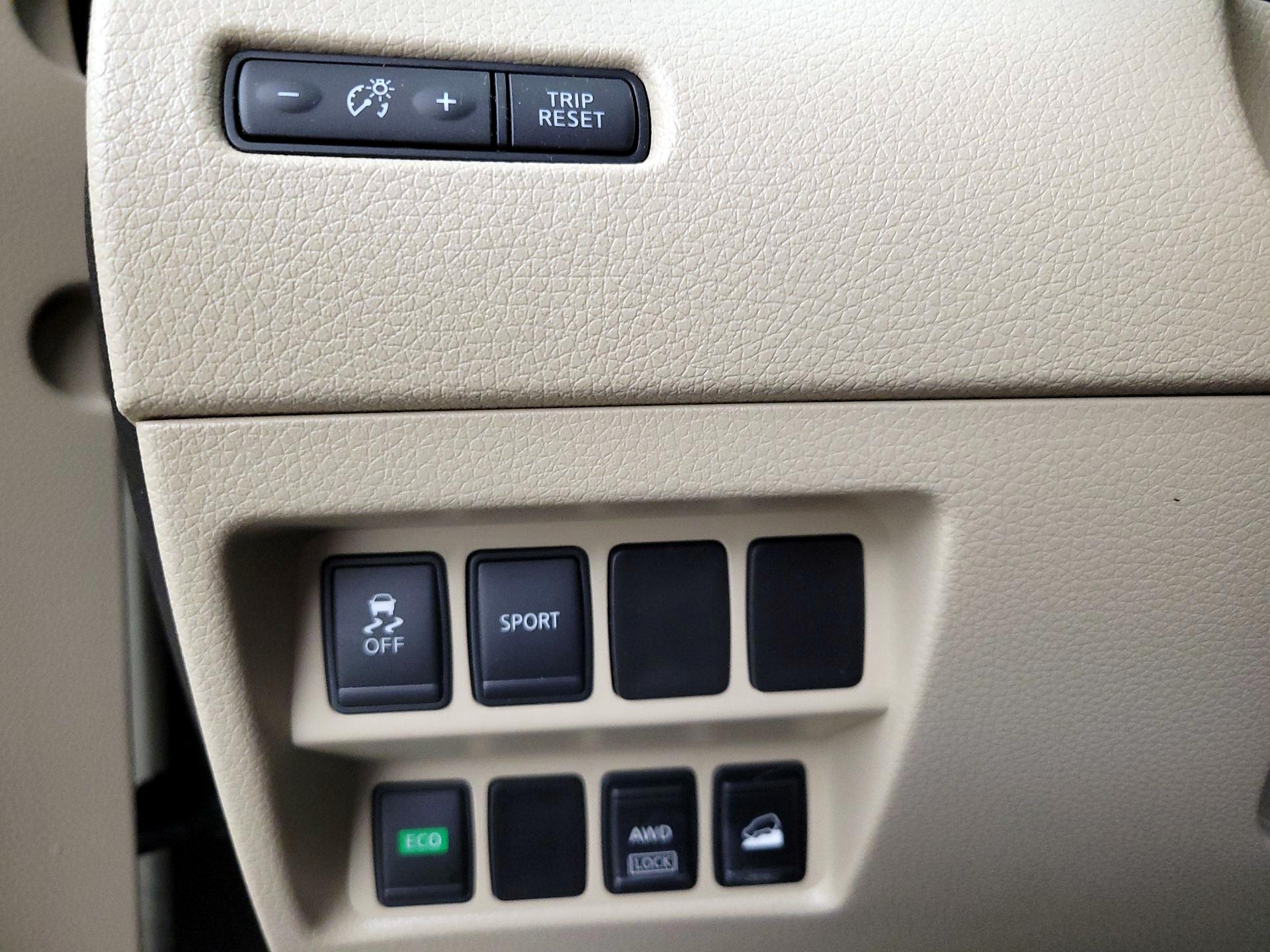 Thumbnail: 2015 Nissan Rogue - 13
