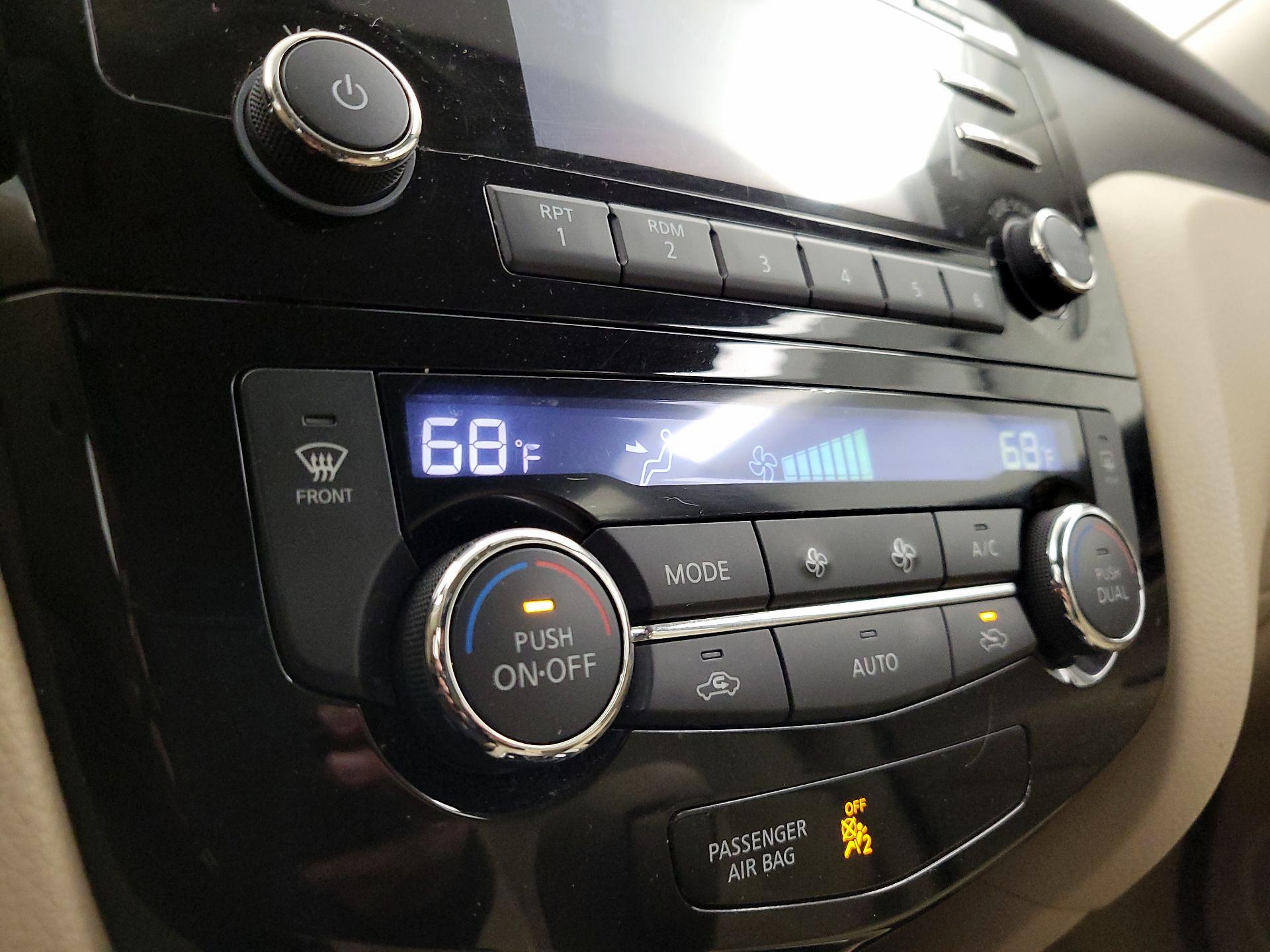 Thumbnail: 2015 Nissan Rogue - 16