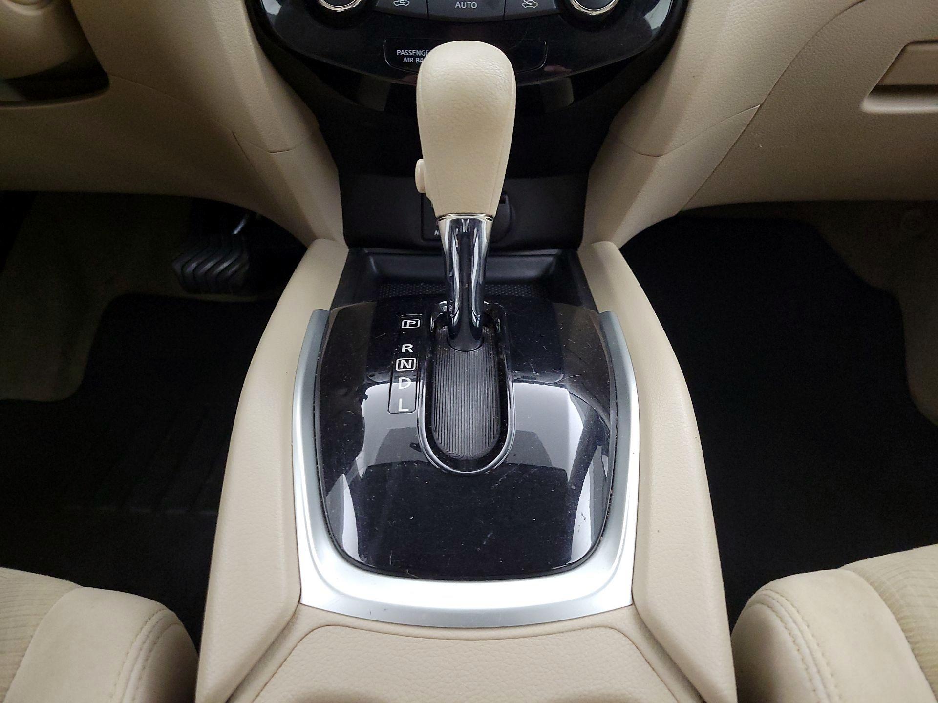 Thumbnail: 2015 Nissan Rogue - 17
