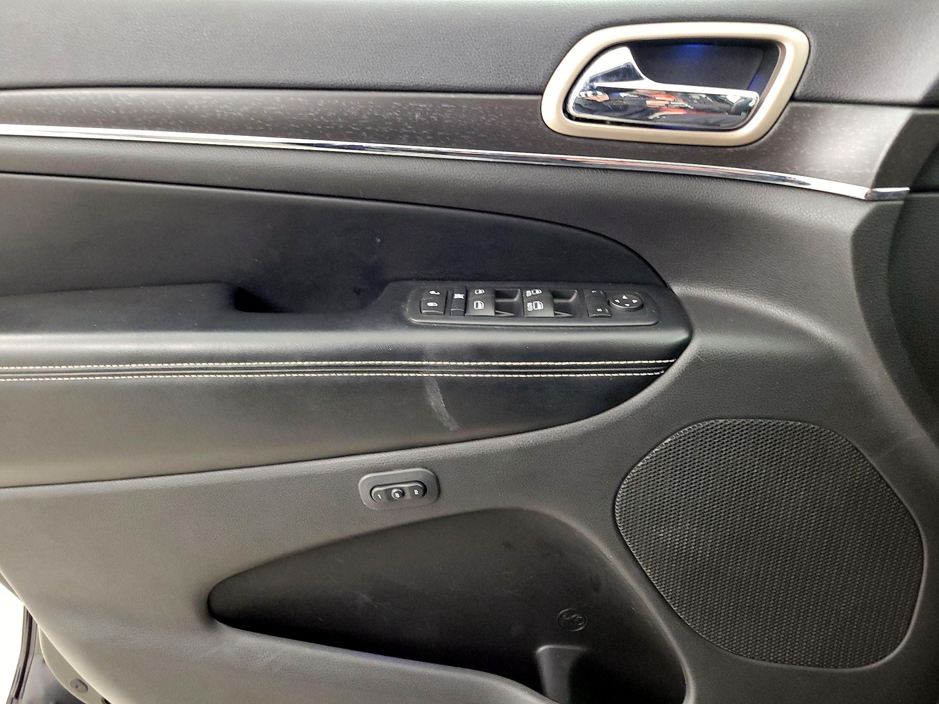 Thumbnail: 2016 Jeep Grand Cherokee - 12
