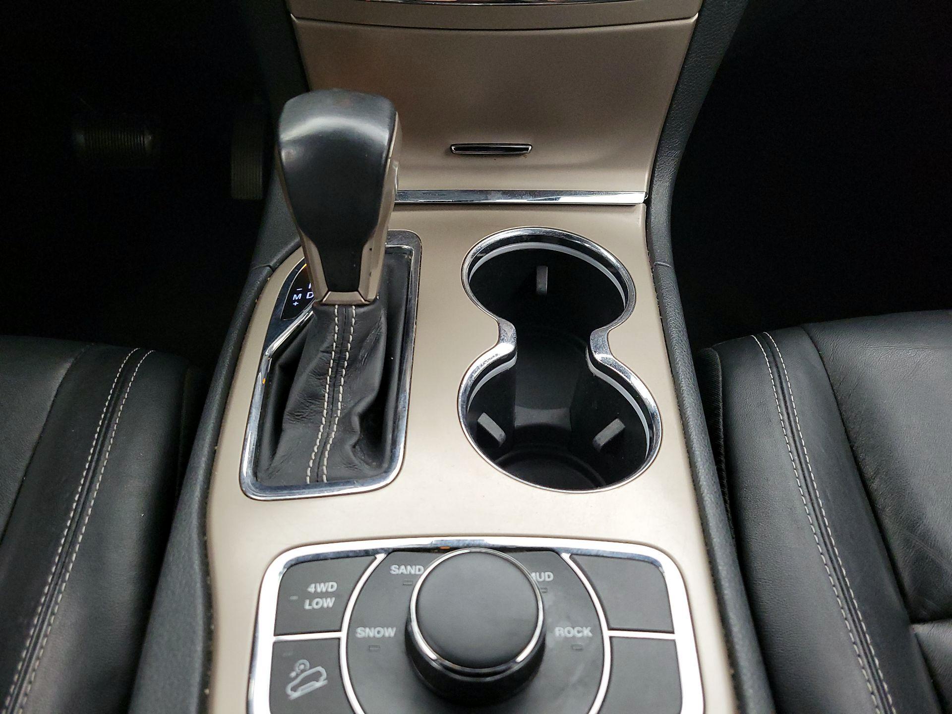 Thumbnail: 2016 Jeep Grand Cherokee - 17