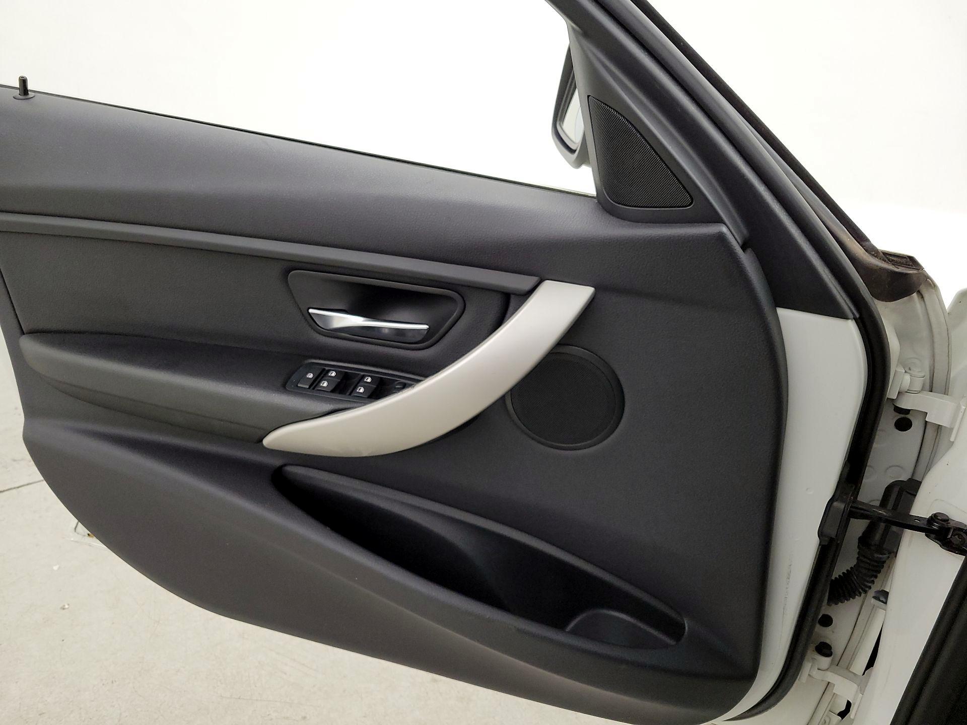 Thumbnail: 2015 BMW 3 Series - 12