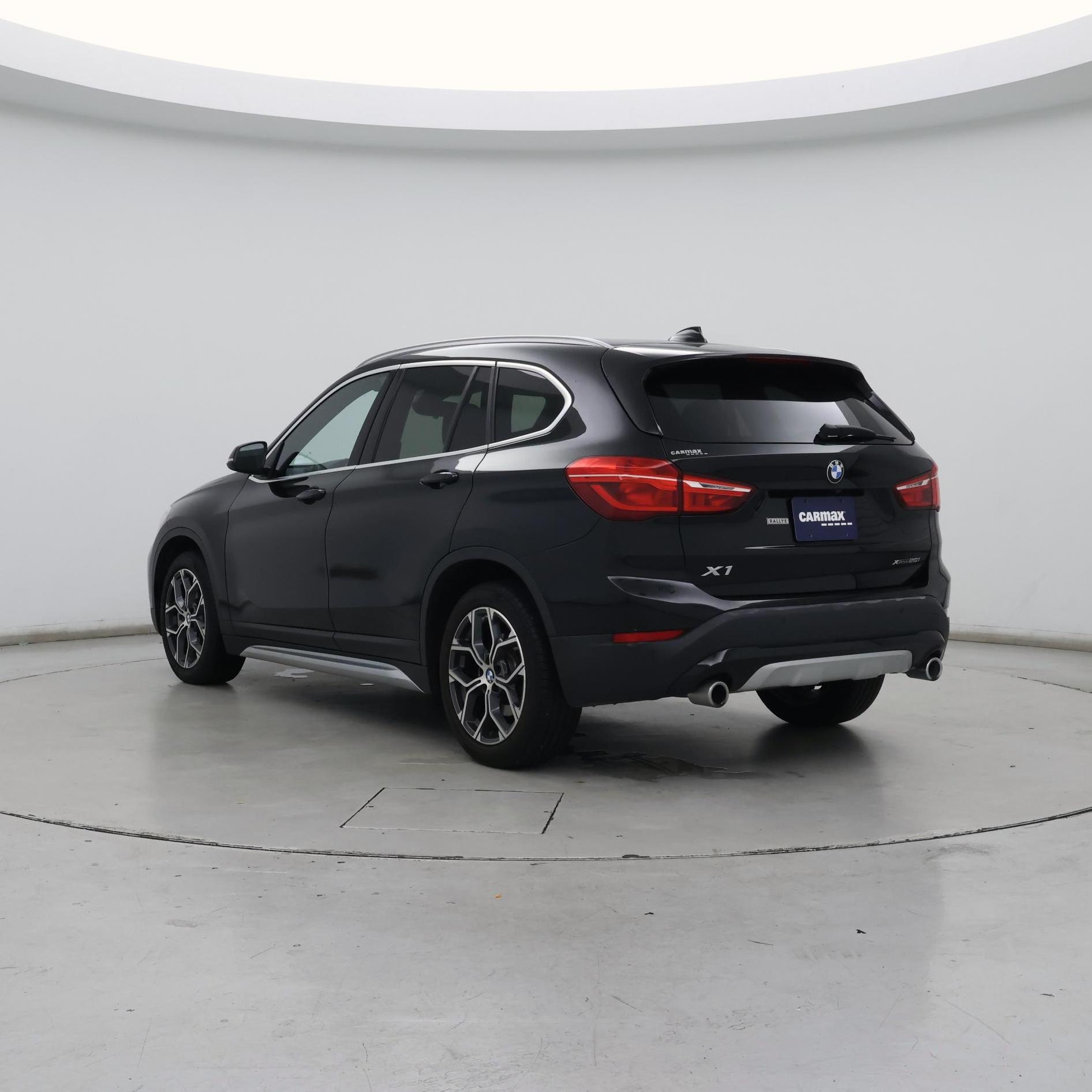 Thumbnail: 2021 BMW X1 - 2