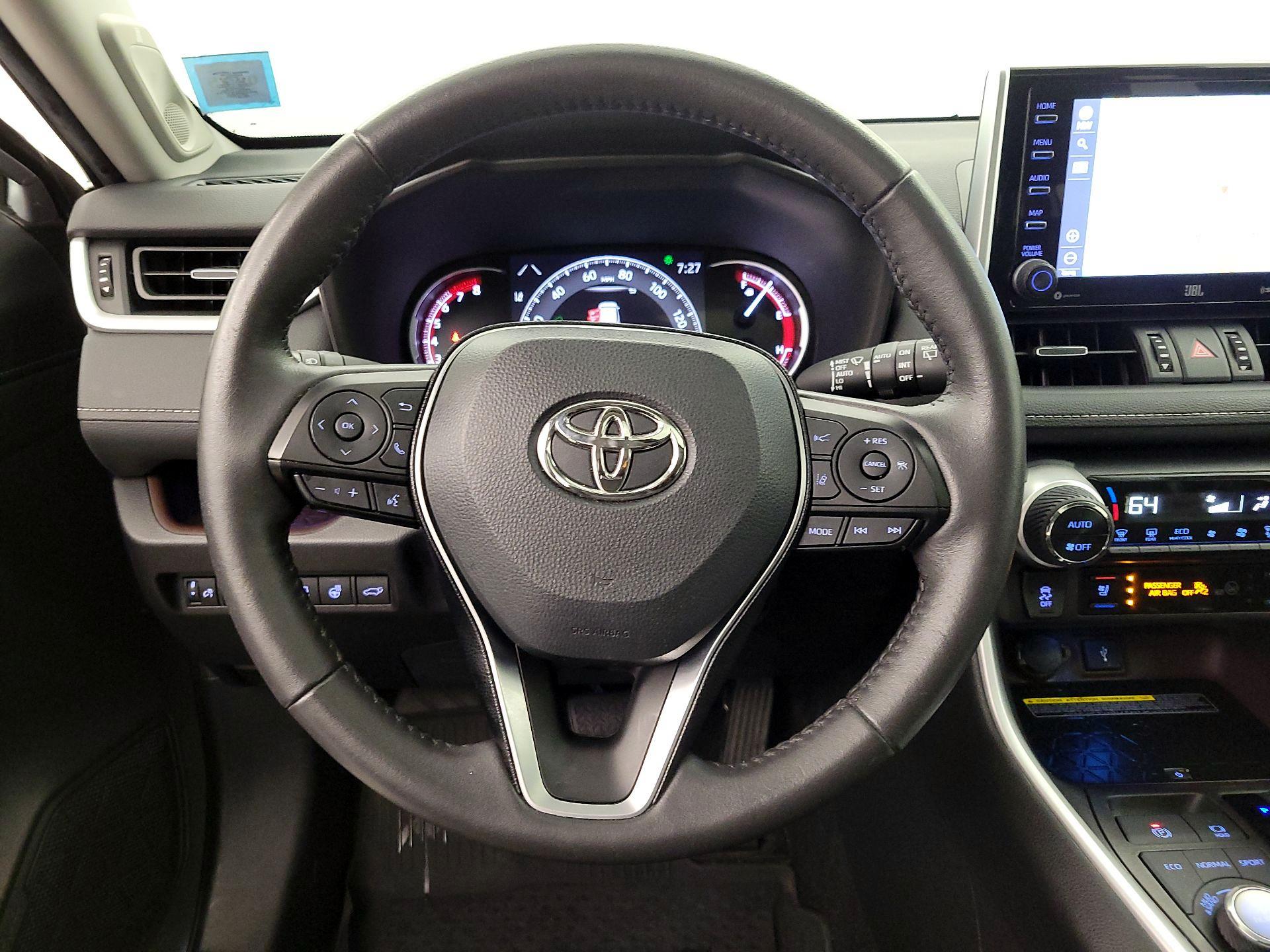 Thumbnail: 2020 Toyota RAV4 - 10