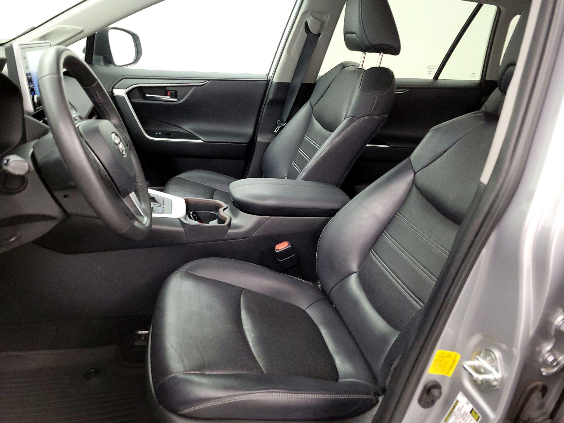 Thumbnail: 2020 Toyota RAV4 - 11