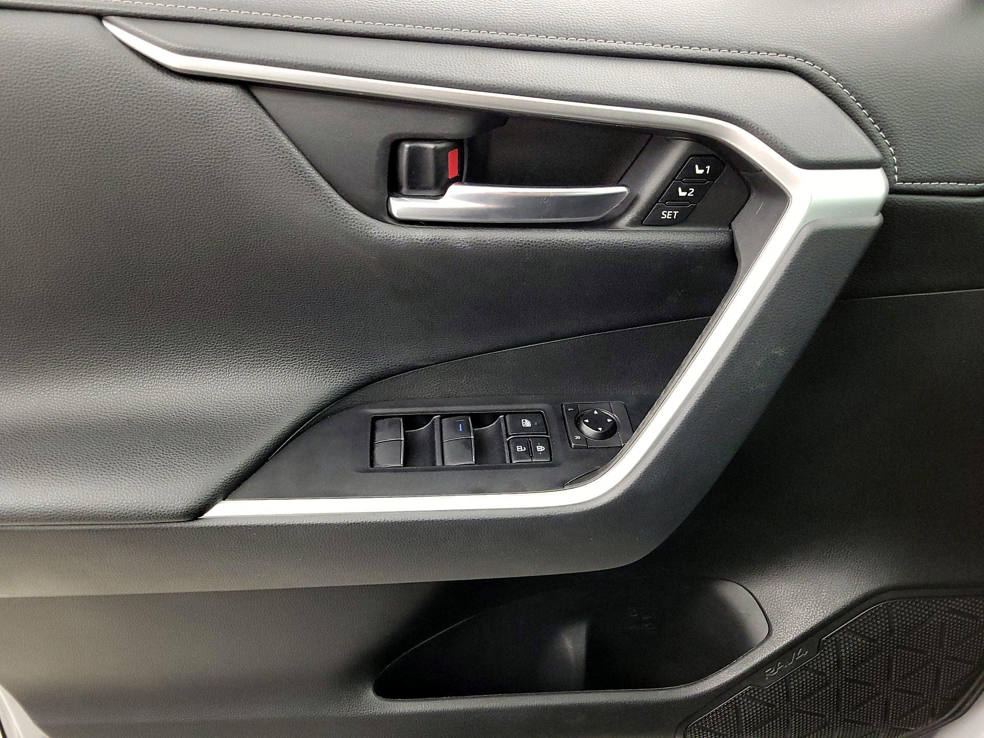 Thumbnail: 2020 Toyota RAV4 - 12