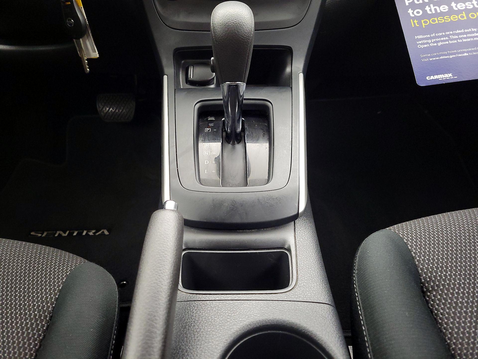 Thumbnail: 2019 Nissan Sentra - 17