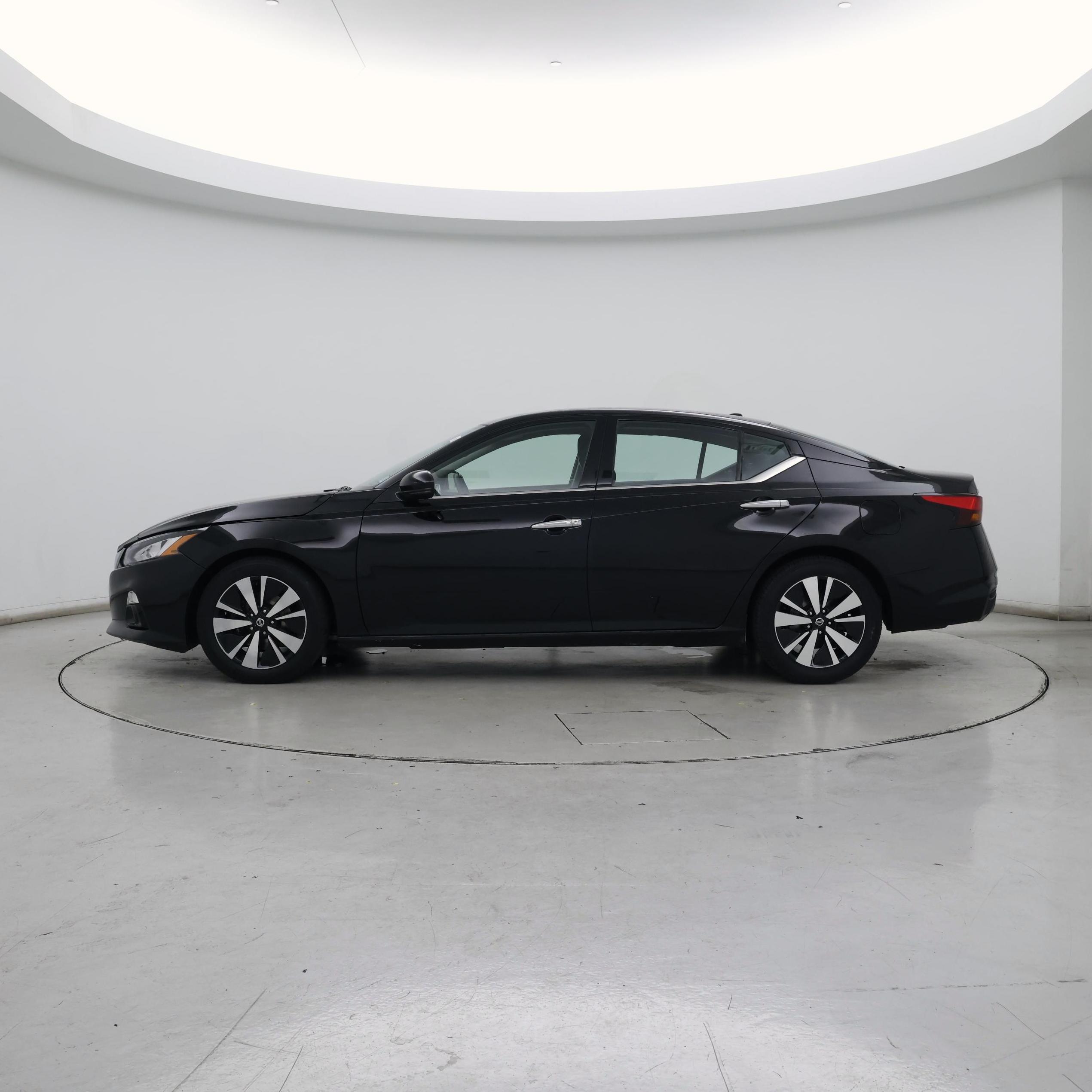 Thumbnail: 2019 Nissan Altima - 3