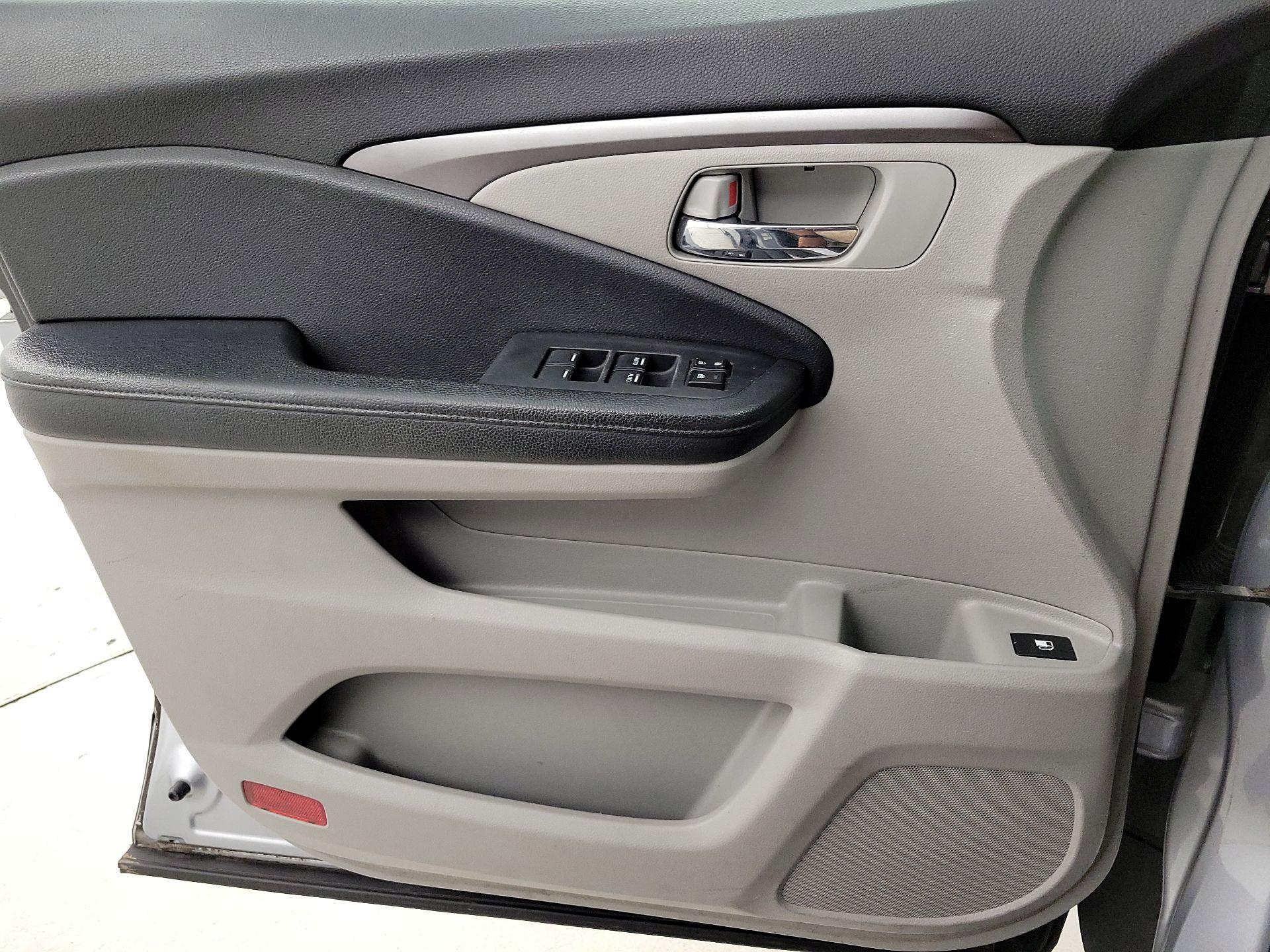 Thumbnail: 2016 Honda Pilot - 12