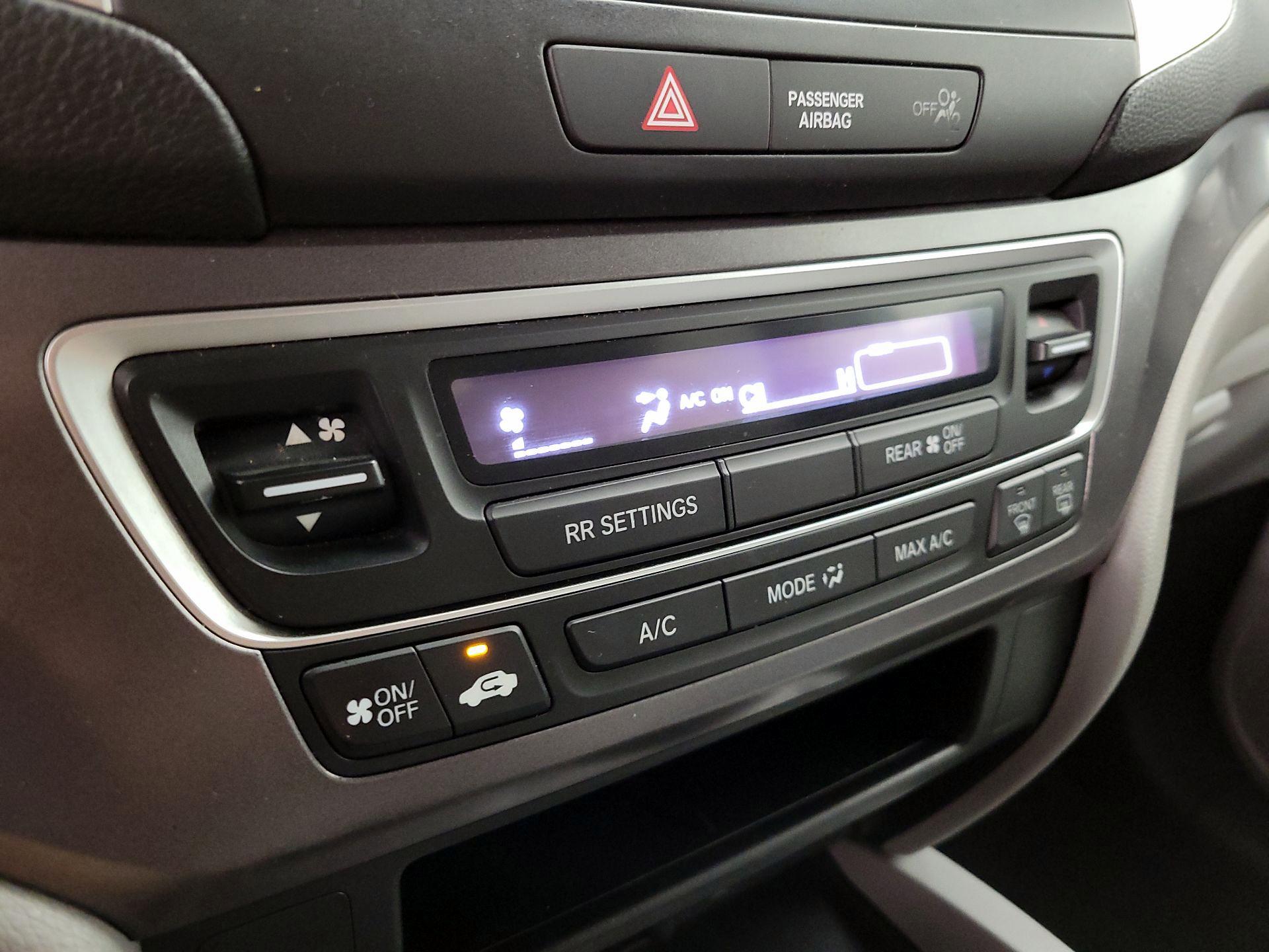 Thumbnail: 2016 Honda Pilot - 16