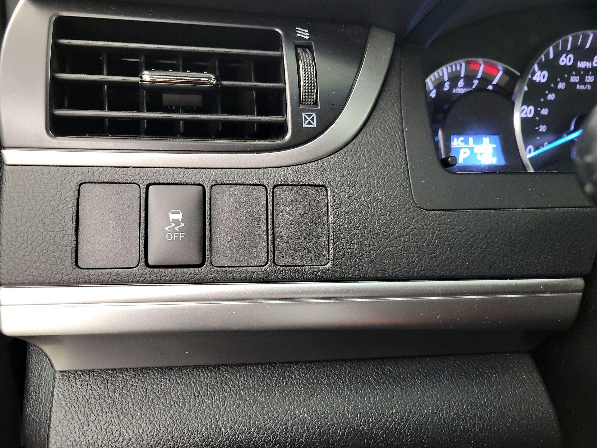 Thumbnail: 2014 Toyota Camry - 13