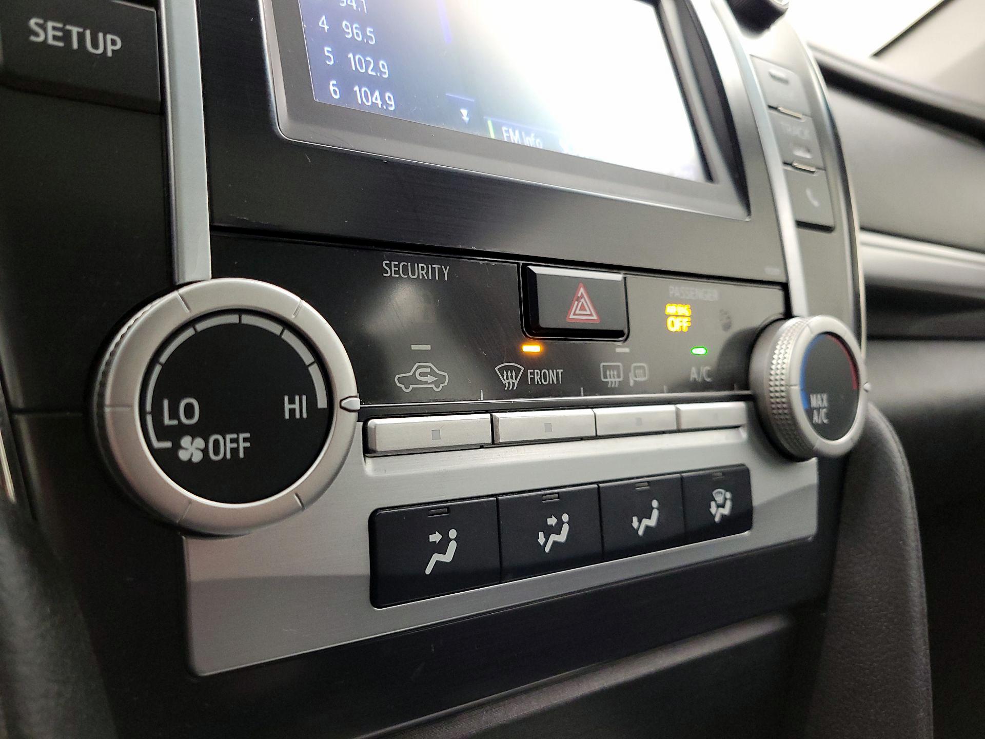 Thumbnail: 2014 Toyota Camry - 16