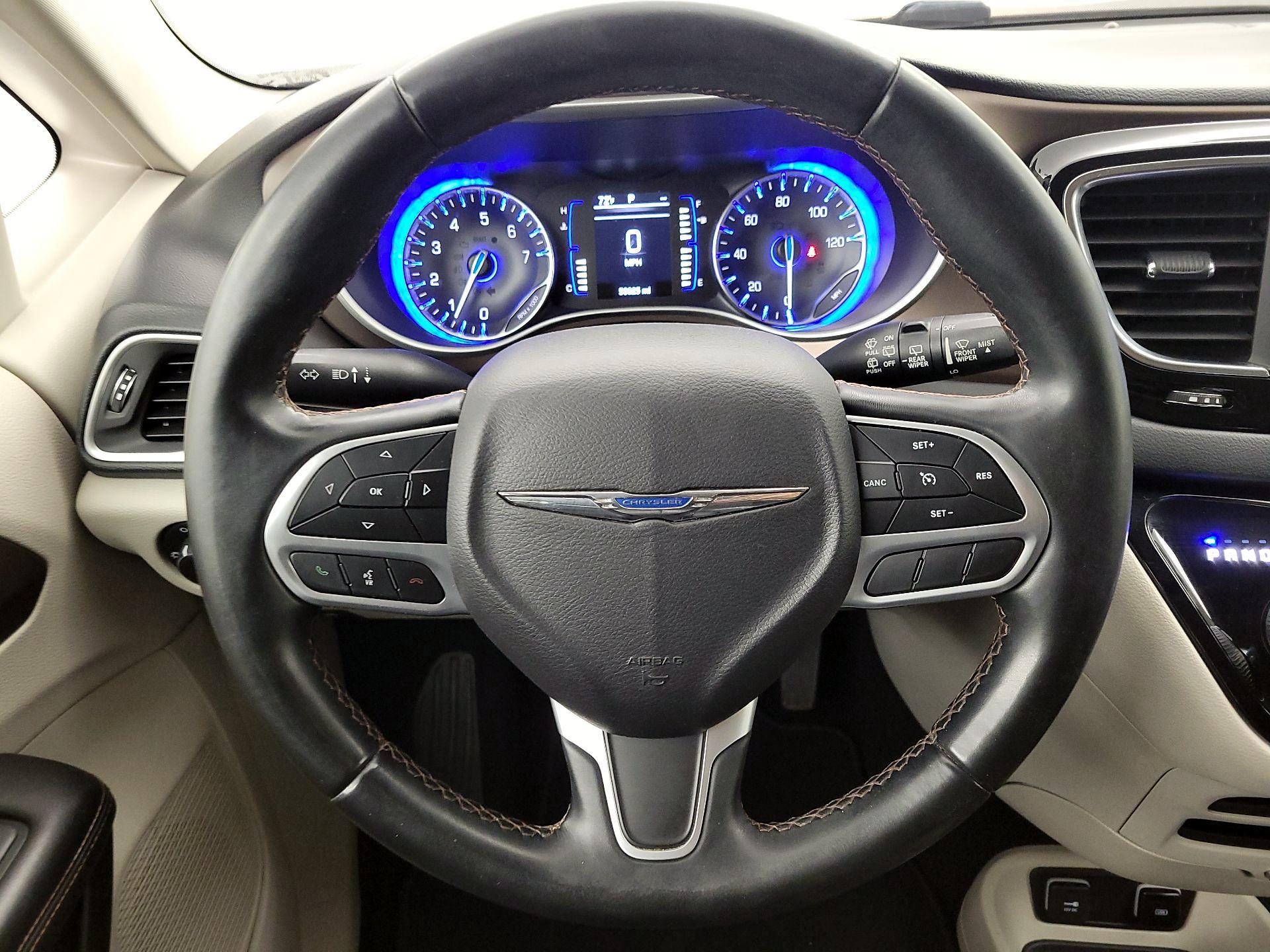 Thumbnail: 2018 Chrysler Pacifica - 10