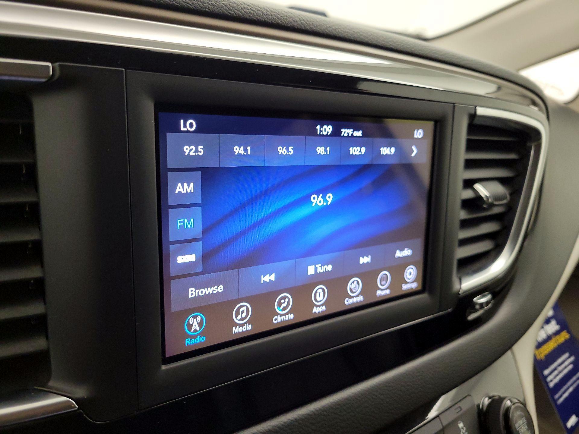 Thumbnail: 2018 Chrysler Pacifica - 15