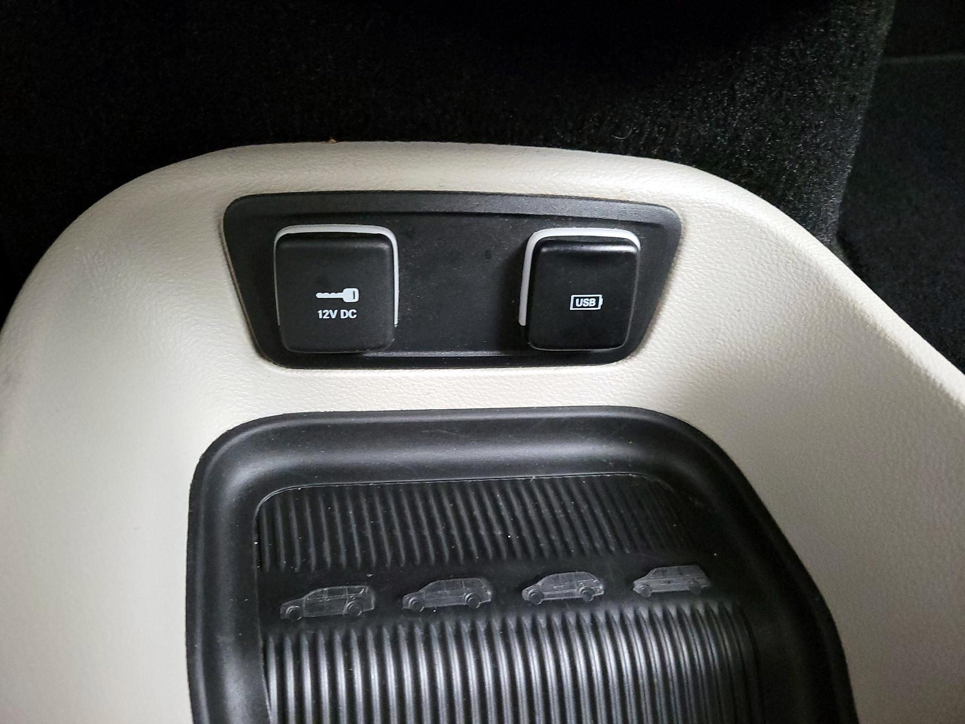 Thumbnail: 2018 Chrysler Pacifica - 18