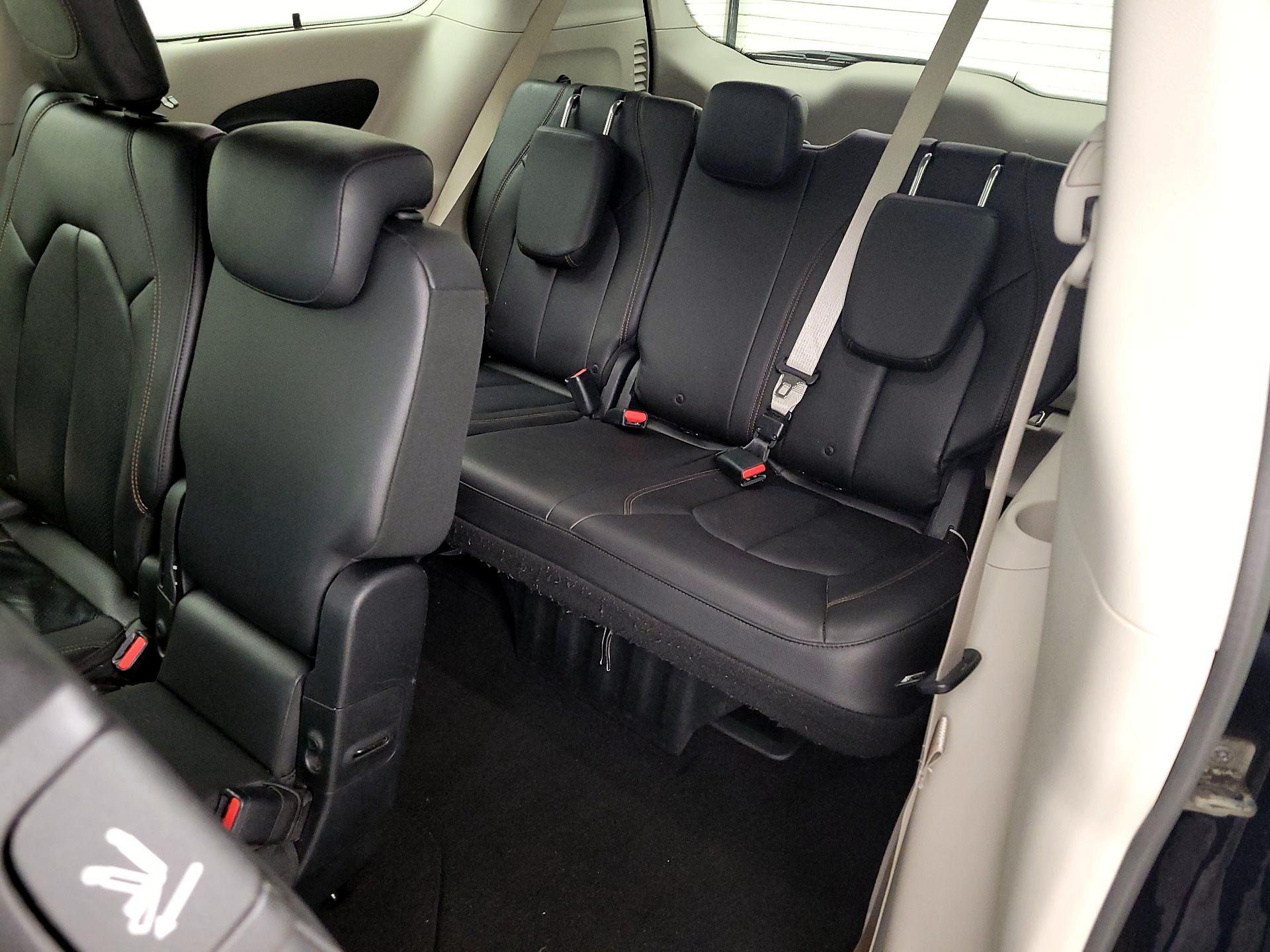 Thumbnail: 2018 Chrysler Pacifica - 20